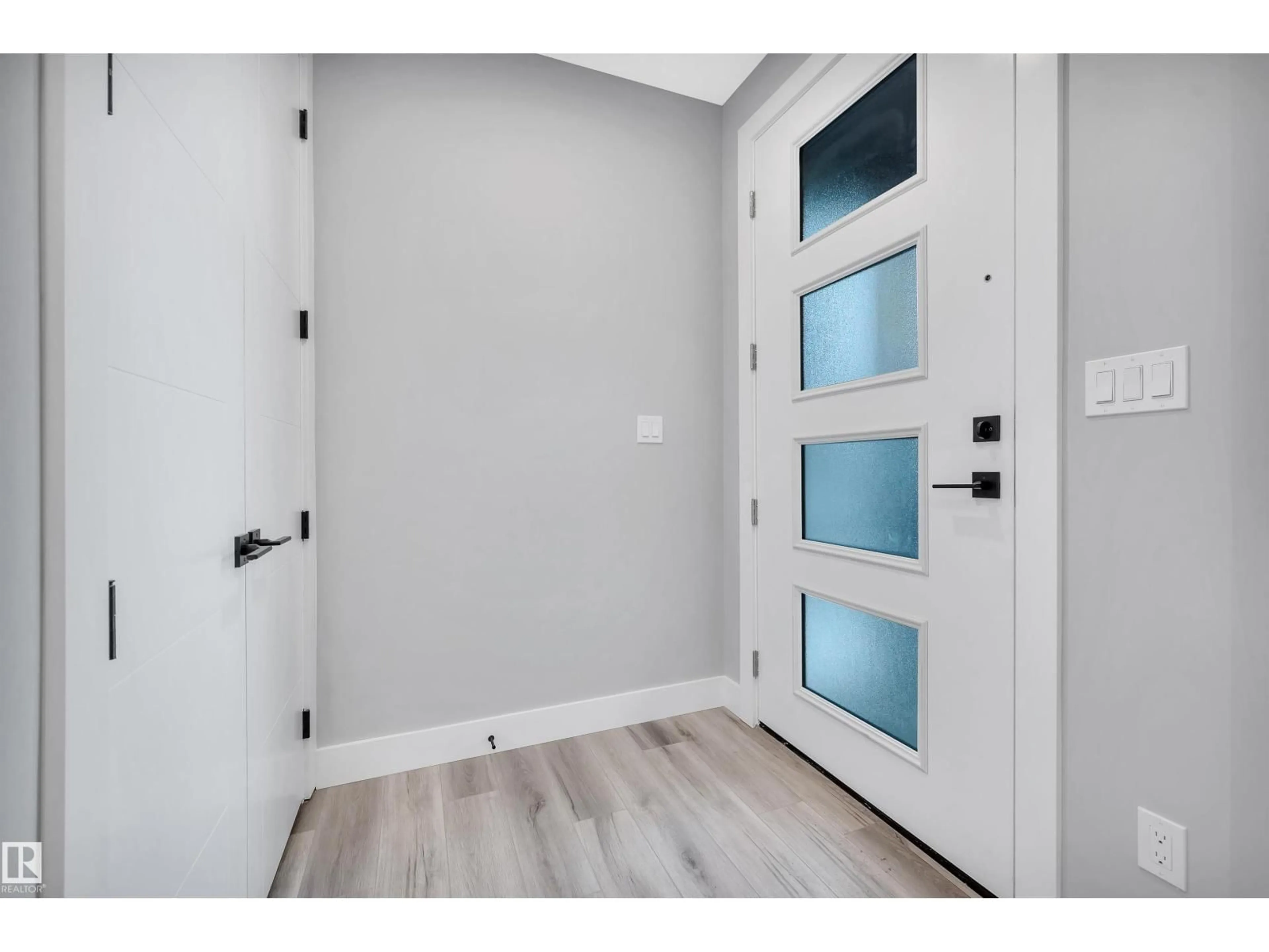 Indoor entryway for 37 BLACKBIRD BN, Fort Saskatchewan Alberta T8L0G6