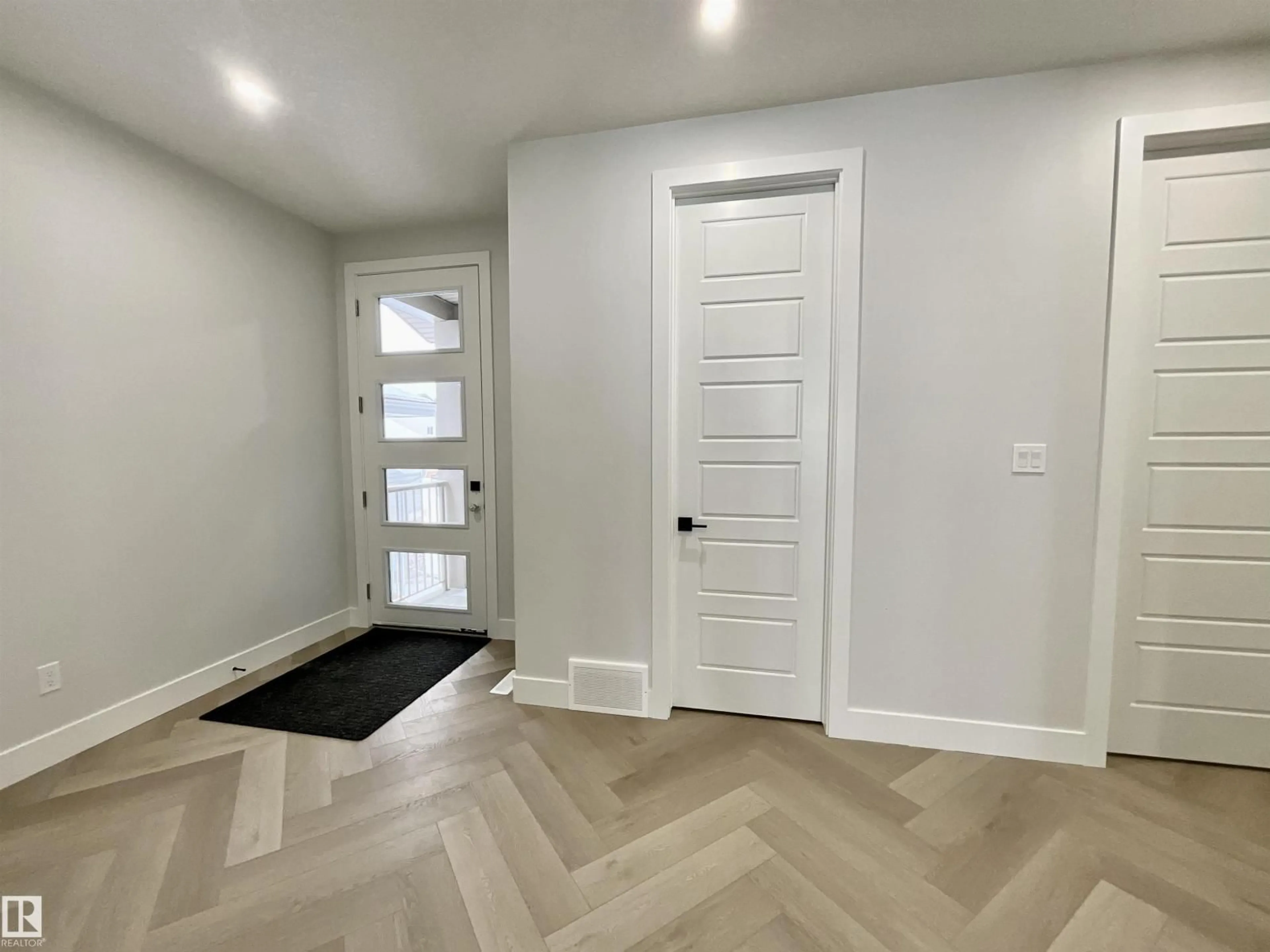 Indoor entryway for 25 BAKER ST, Ardrossan Alberta T8E0B6