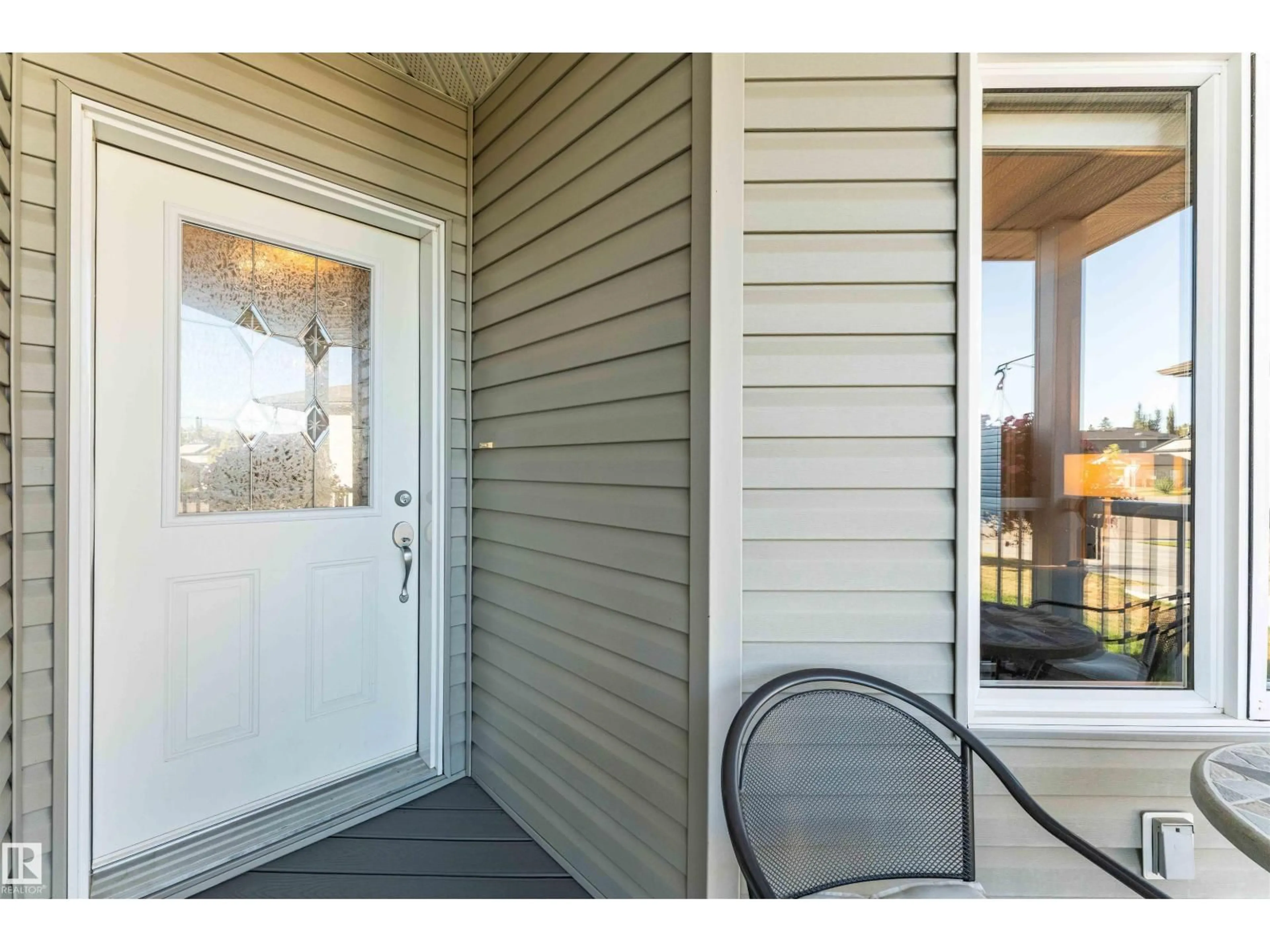 Indoor entryway for 55 WILLOW WOOD LN, Stony Plain Alberta T7Z0E3