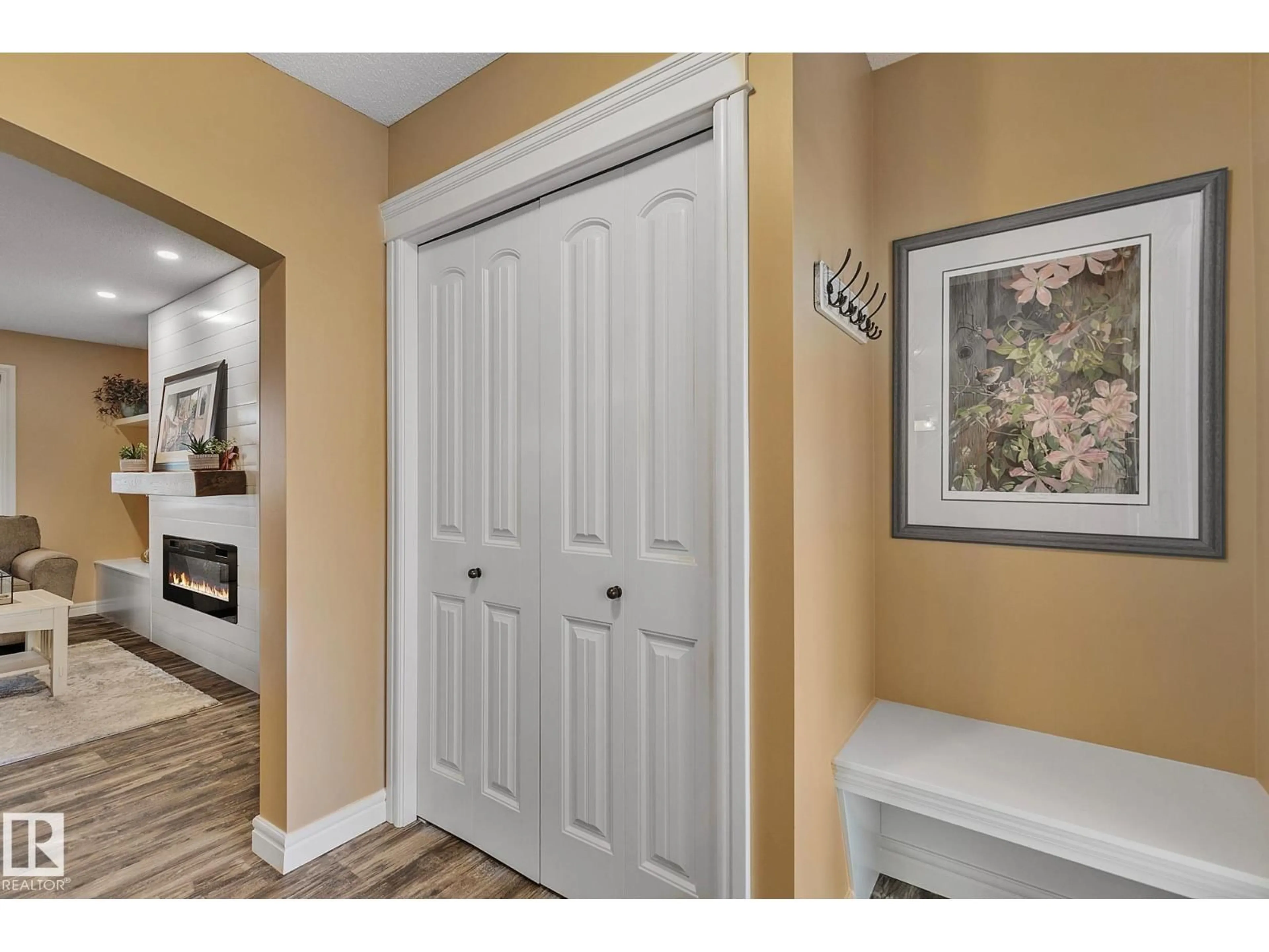 Indoor entryway for 15 HARWOOD, Spruce Grove Alberta T7X0H7