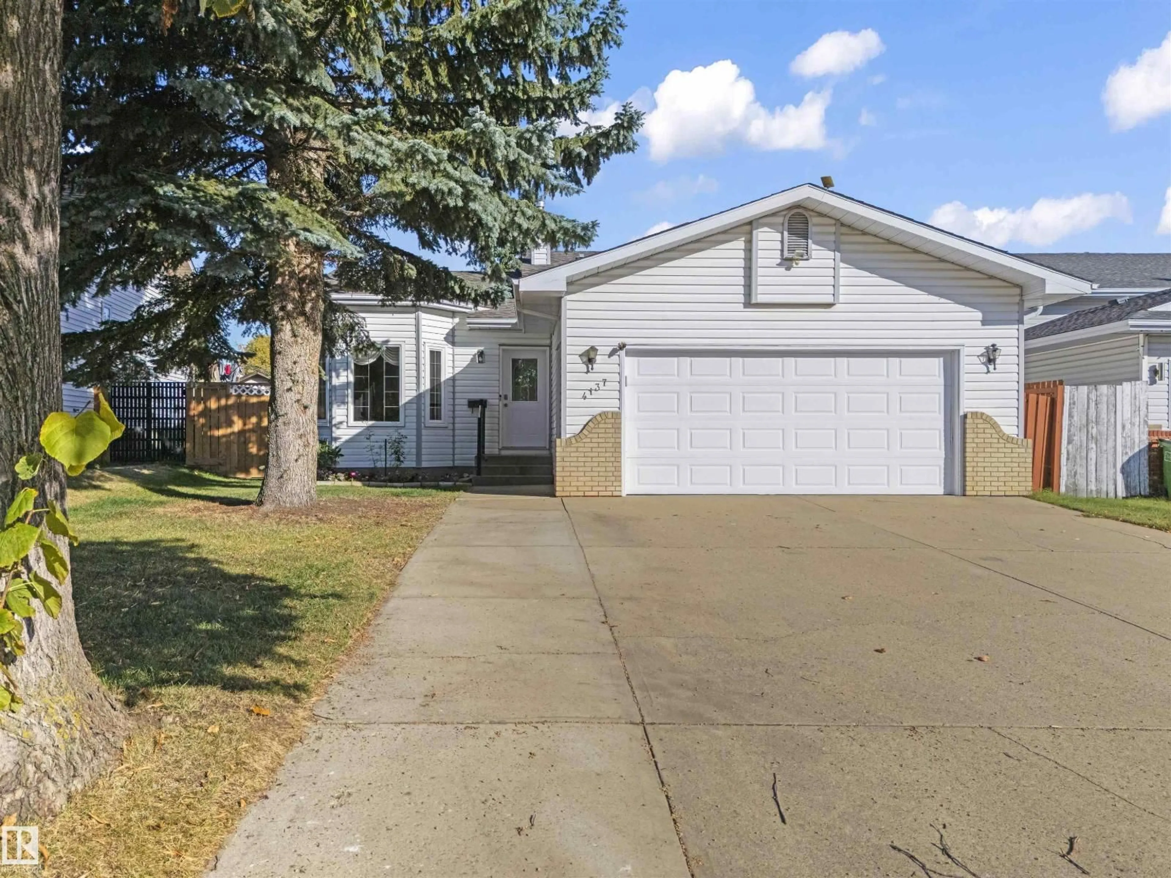 Home with vinyl exterior material, street for 4137 28 AVE NW, Edmonton Alberta T6L4H2
