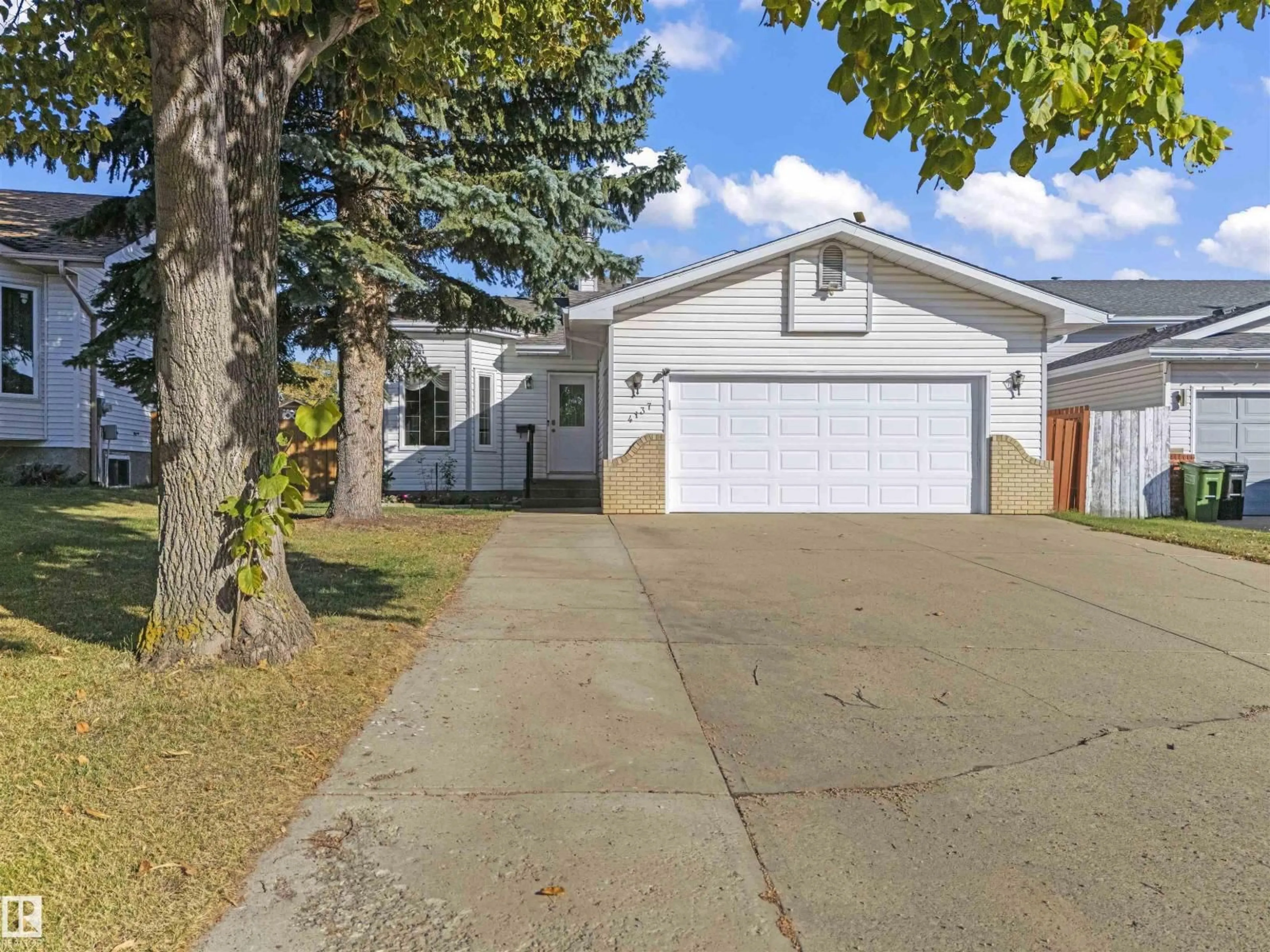 Home with vinyl exterior material, street for 4137 28 AVE NW, Edmonton Alberta T6L4H2