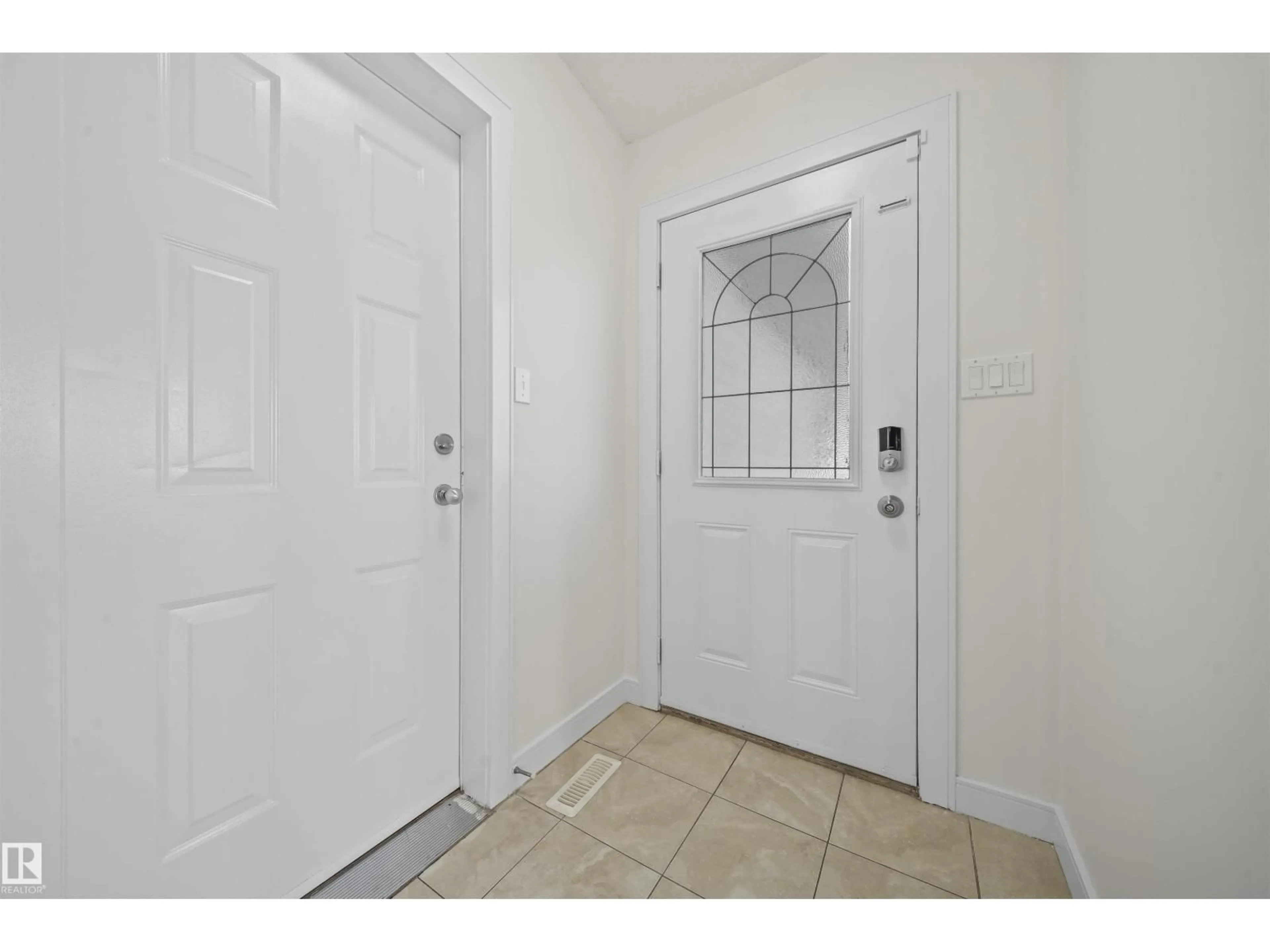 Indoor entryway for 4137 28 AVE NW, Edmonton Alberta T6L4H2