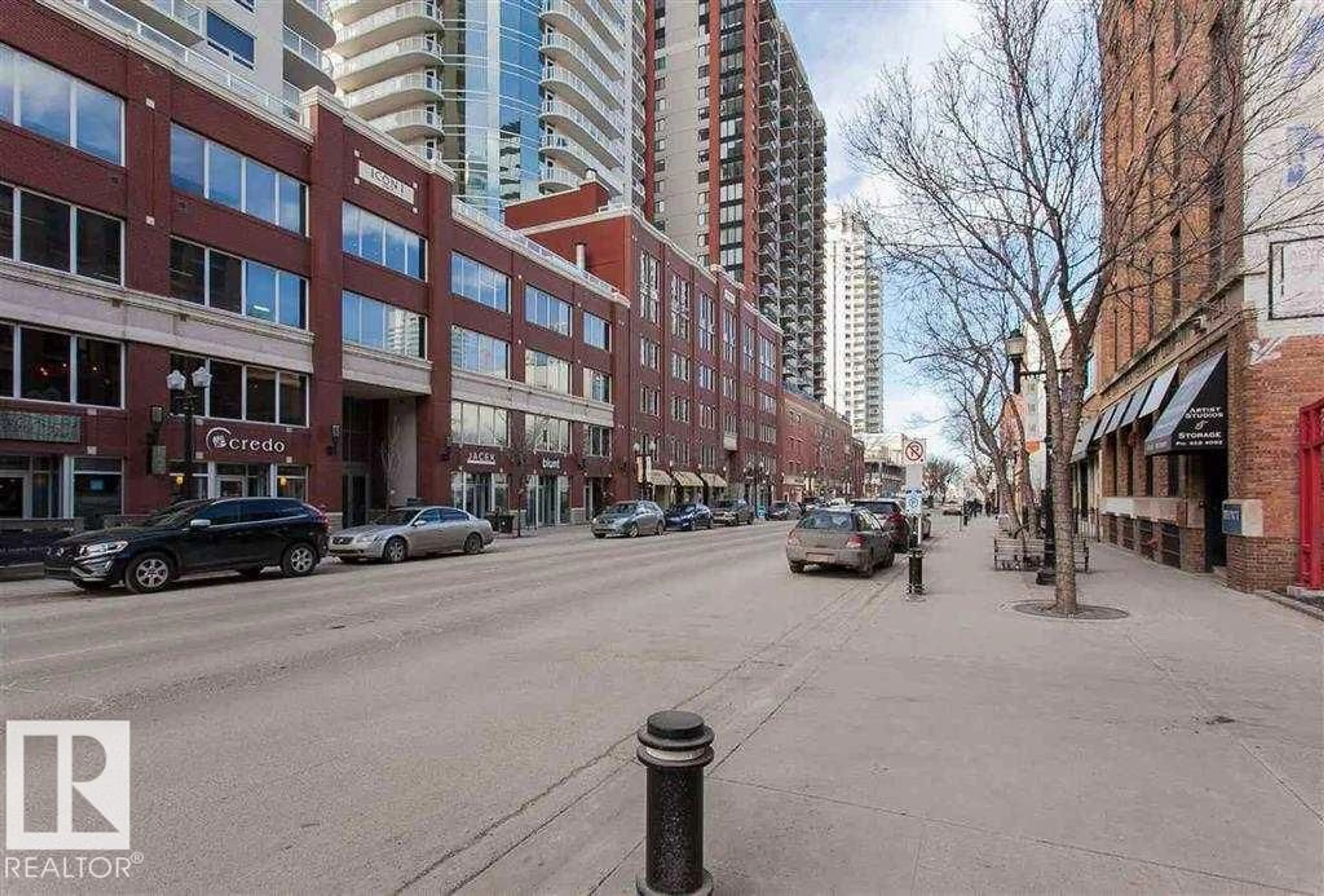 Patio, street for 1704 - 10180 104 ST NW, Edmonton Alberta T5J1A7