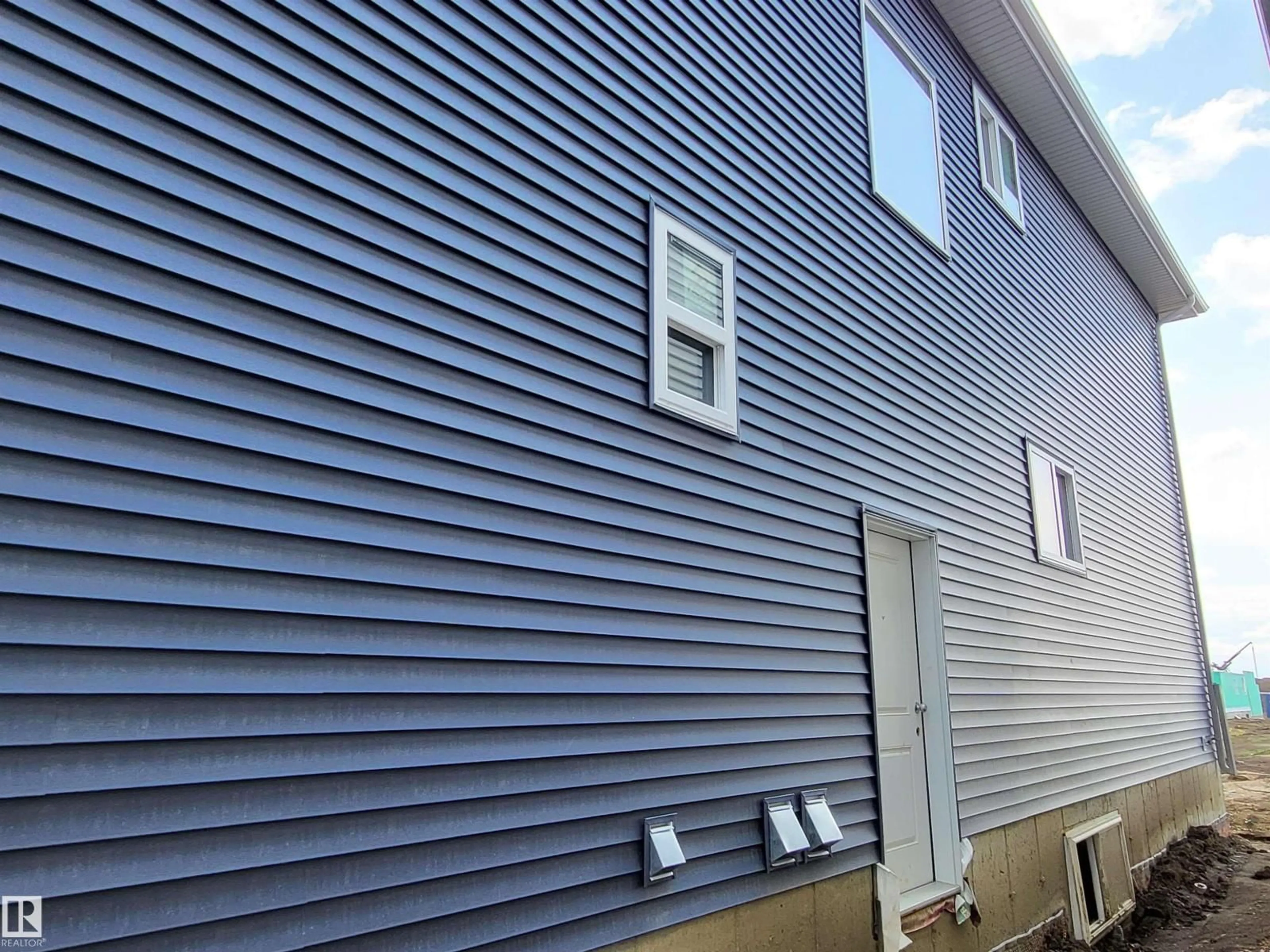 Home with vinyl exterior material, building for 8420 MAYDAY LINK, Edmonton Alberta T6X3G1