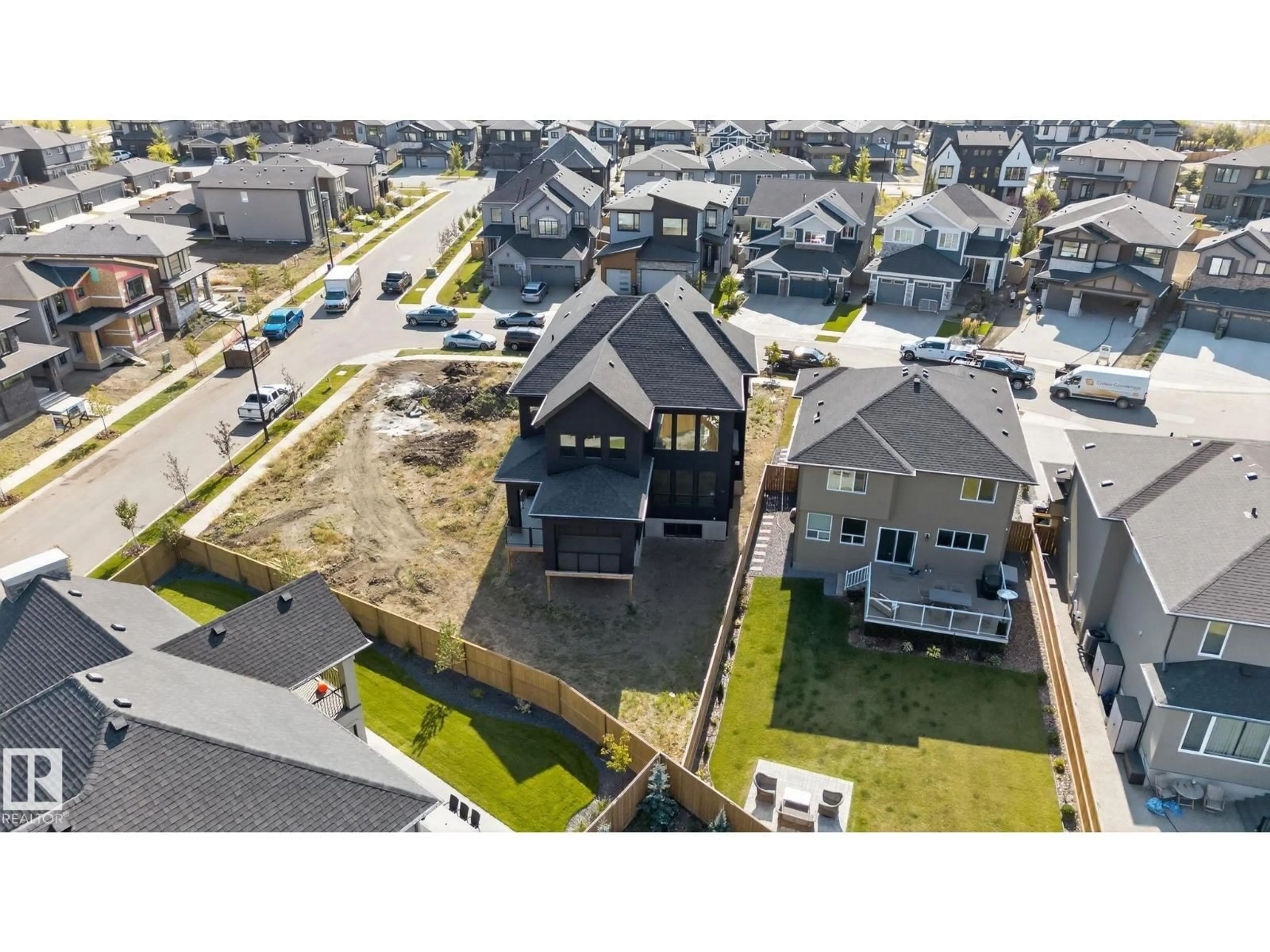 A pic from outside/outdoor area/front of a property/back of a property/a pic from drone, street for SW - 4706 KNIGHT CL, Edmonton Alberta T6W4V6
