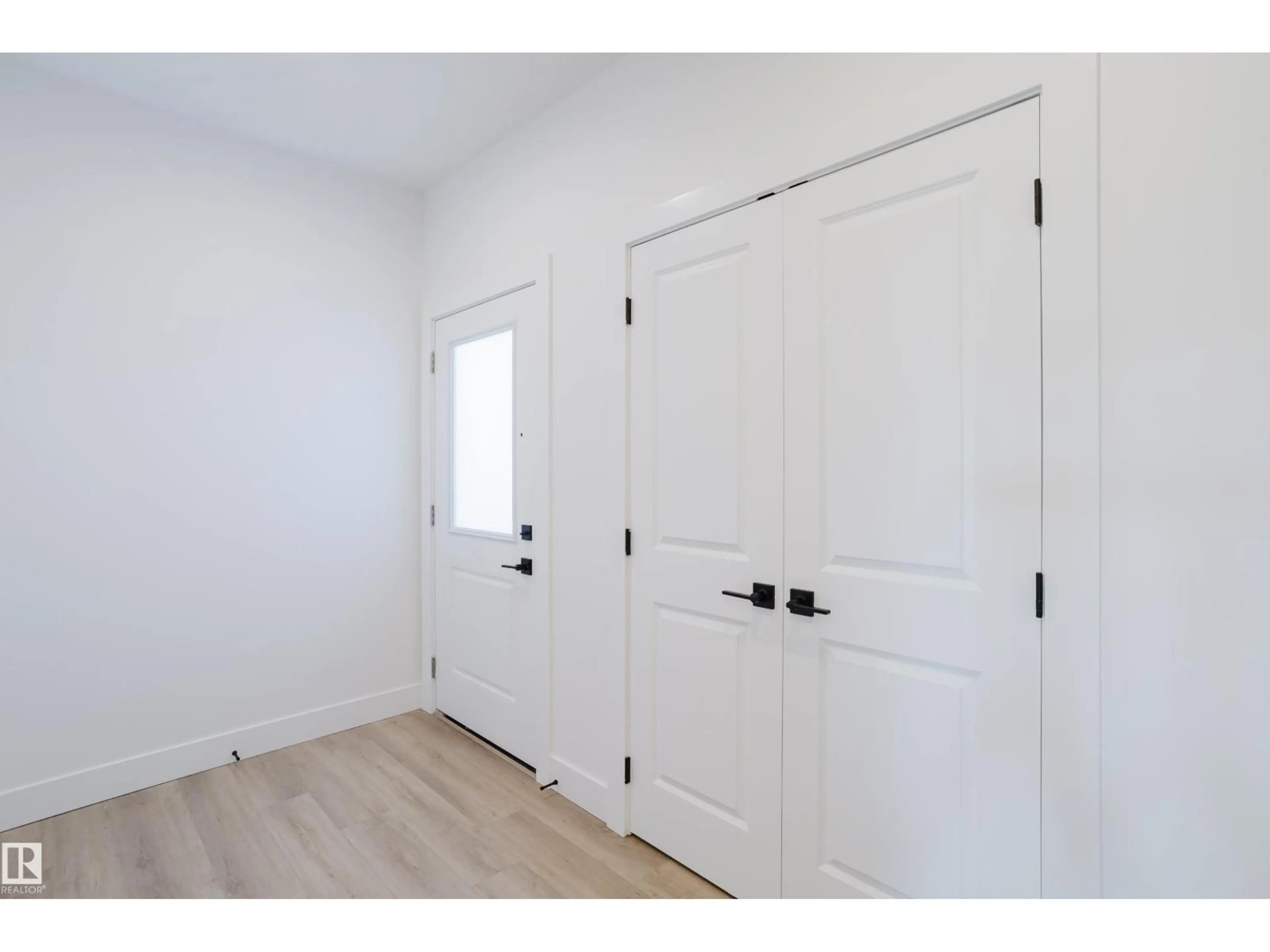 Indoor entryway for 373 BLUFF CV, Leduc Alberta T9E1M9