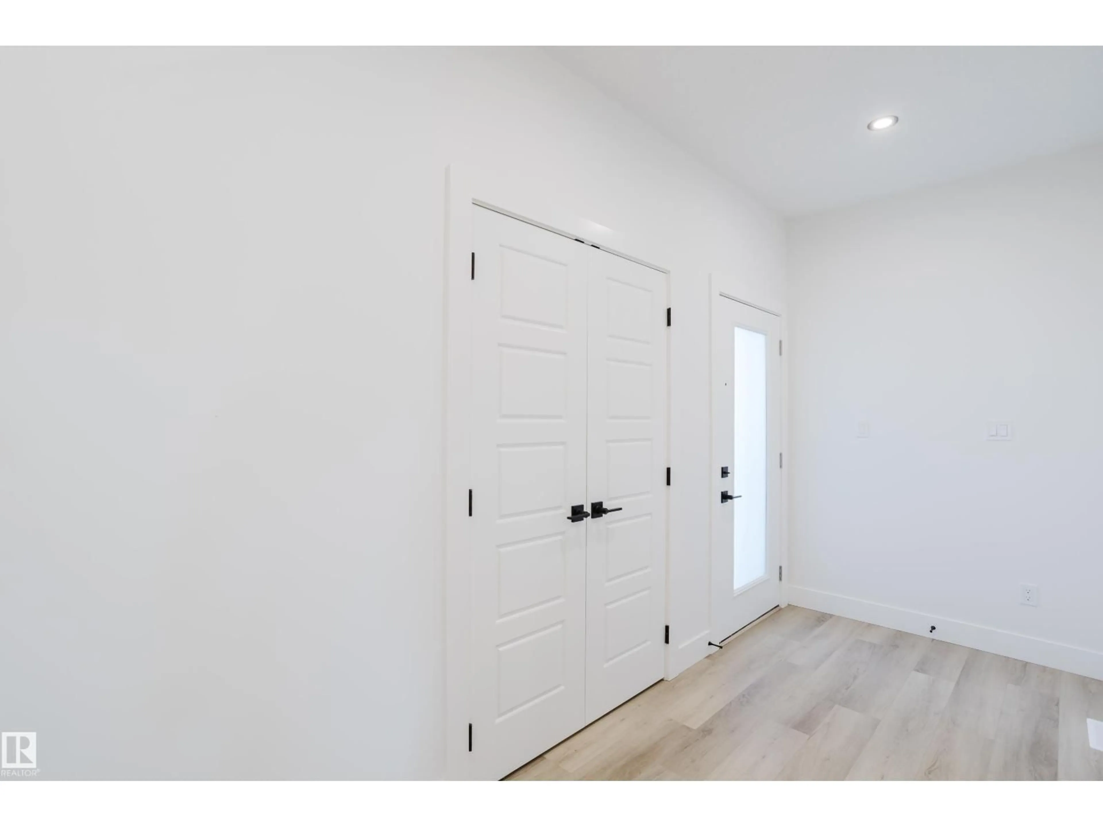 Indoor entryway for 371 BLUFF CV, Leduc Alberta T9E1M9