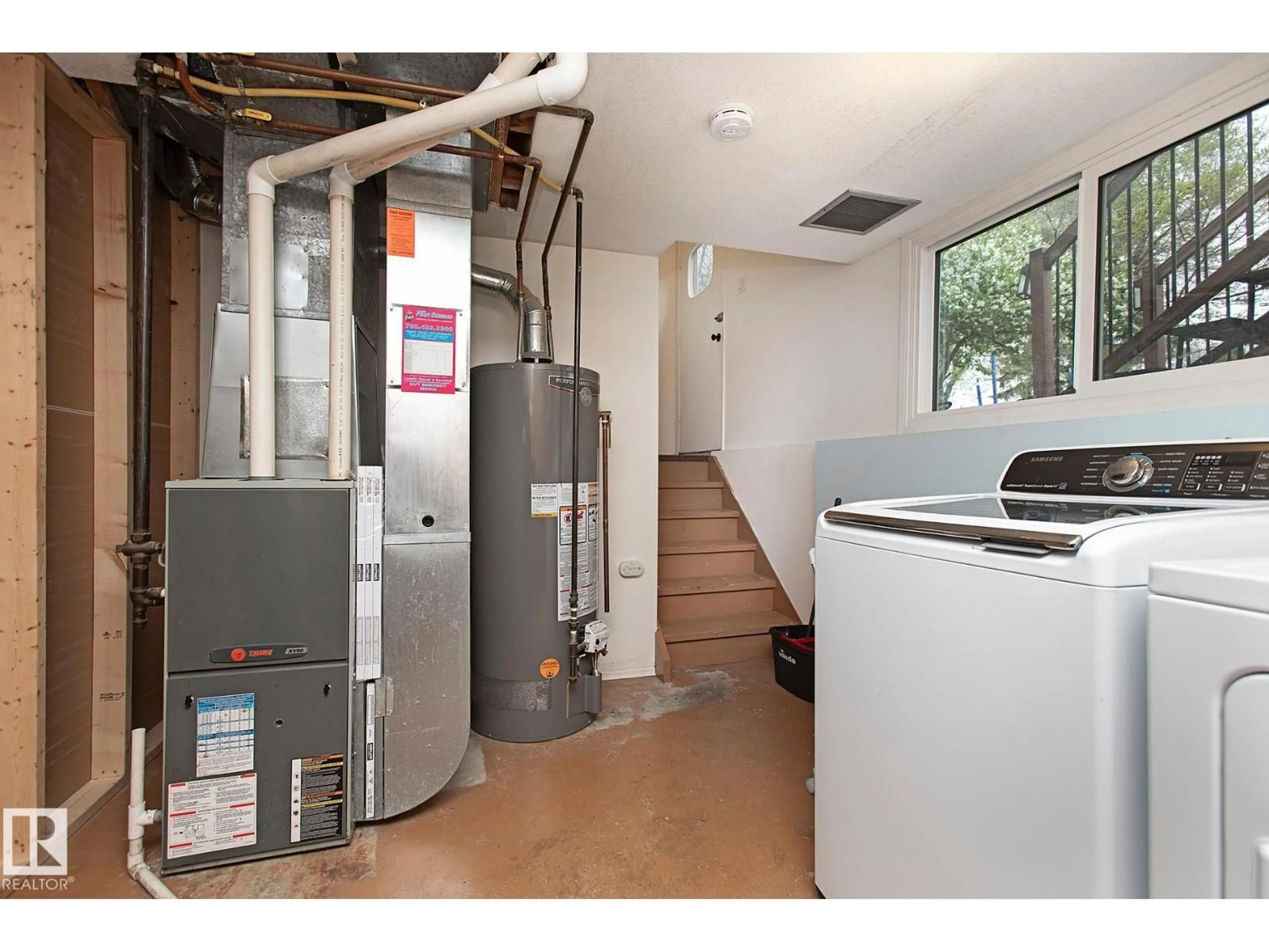 Kitchen with laundary machines, unknown for 24 GALVESTON AV, Sherwood Park Alberta T8A2N6