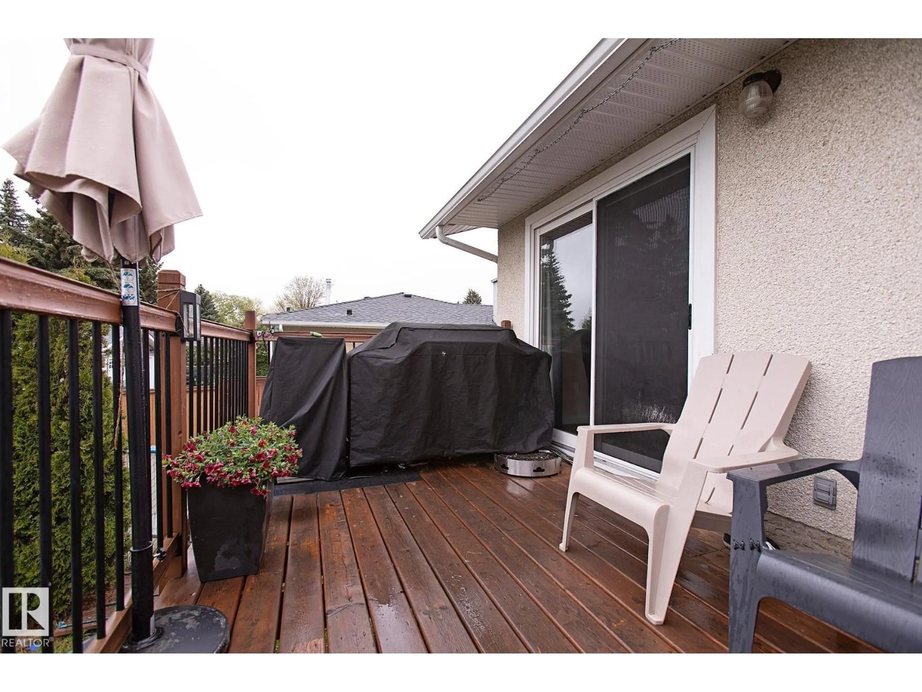 Patio, unknown for 24 GALVESTON AV, Sherwood Park Alberta T8A2N6