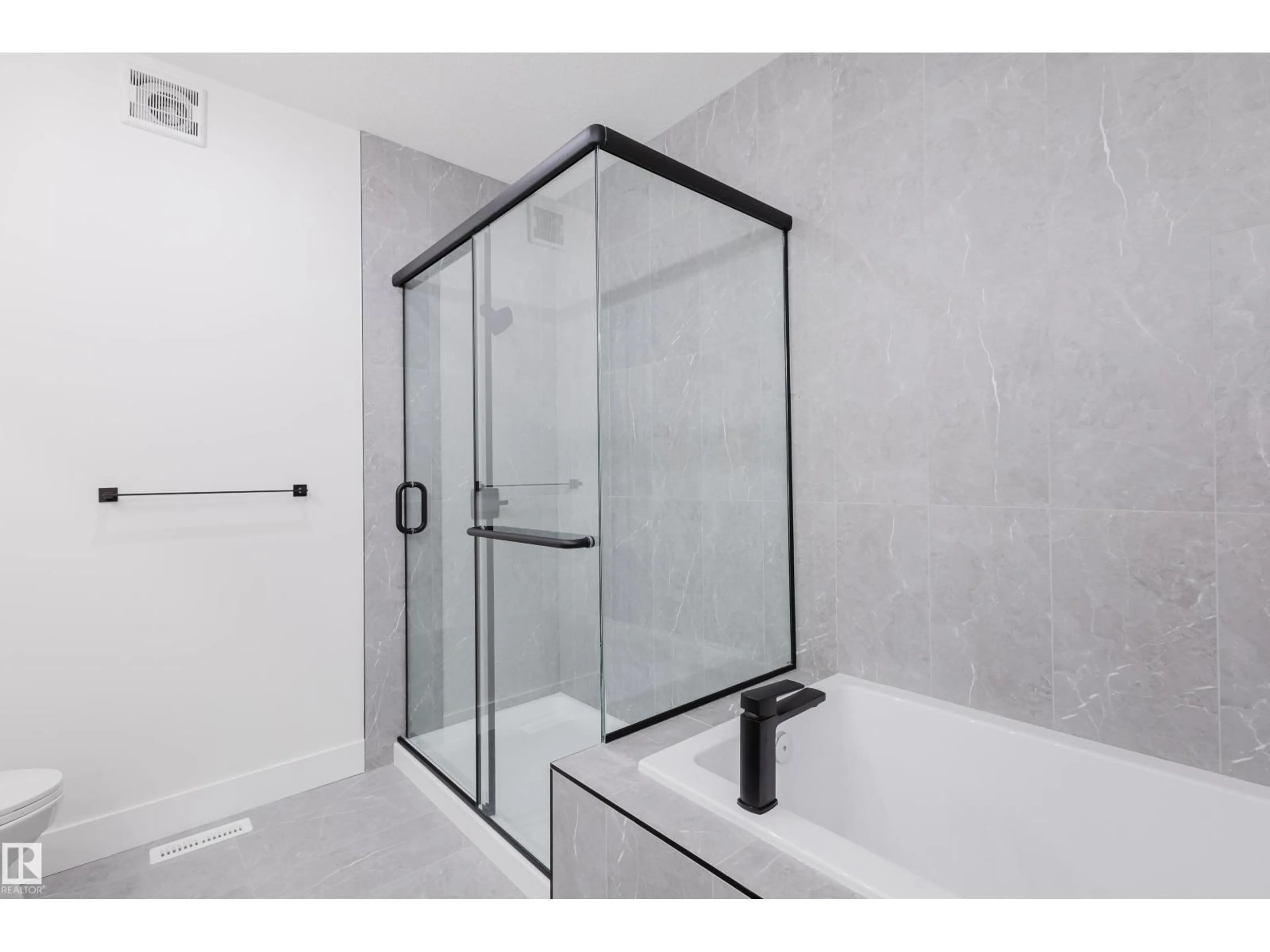 Contemporary bathroom, ceramic/tile floor for 333 BLUFF CV, Leduc Alberta T9E1S2