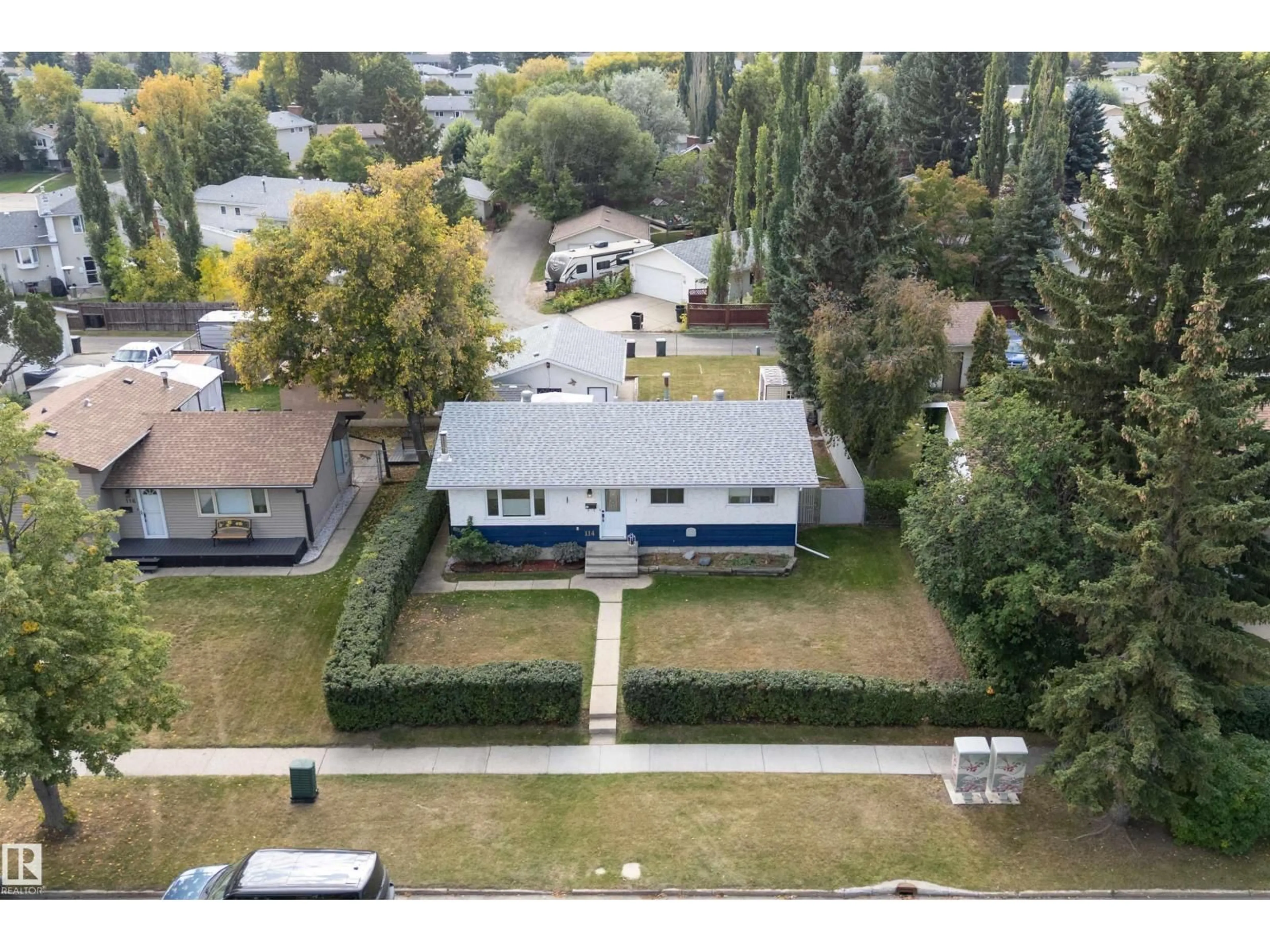 A pic from outside/outdoor area/front of a property/back of a property/a pic from drone, street for 114 BROOKWOOD DR, Spruce Grove Alberta T7X1G8
