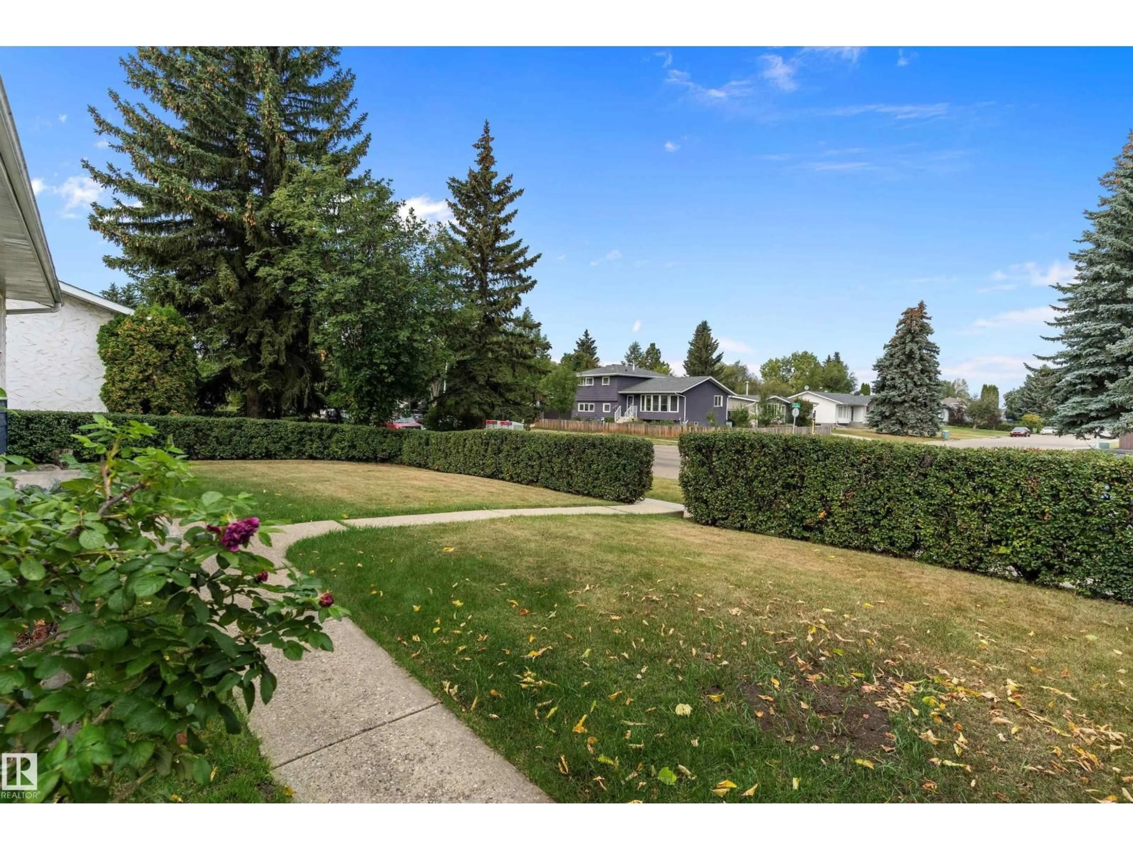 A pic from outside/outdoor area/front of a property/back of a property/a pic from drone, unknown for 114 BROOKWOOD DR, Spruce Grove Alberta T7X1G8