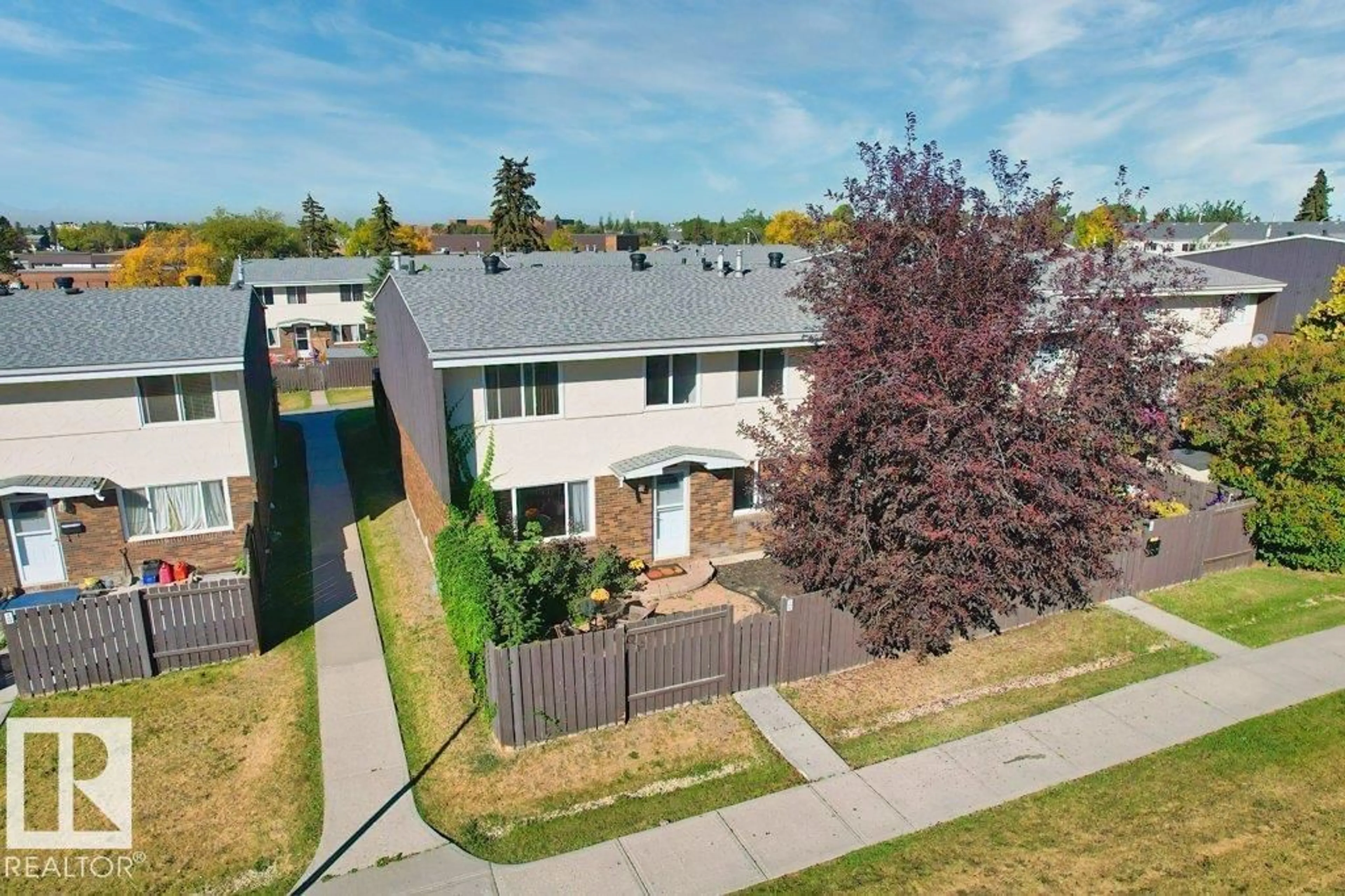 A pic from outside/outdoor area/front of a property/back of a property/a pic from drone, street for NW - 182 ROSELAND VG, Edmonton Alberta T5E5R6