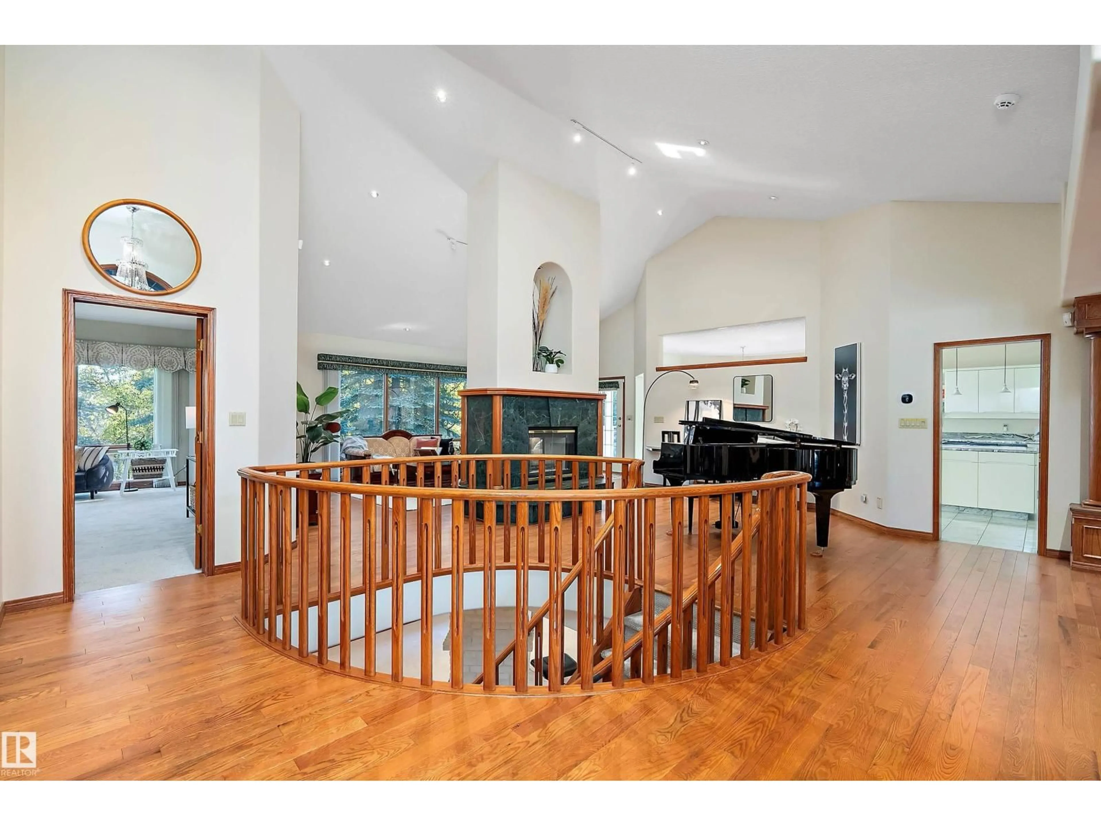 Indoor foyer for 253 WILSON LN, Edmonton Alberta T6M2K8