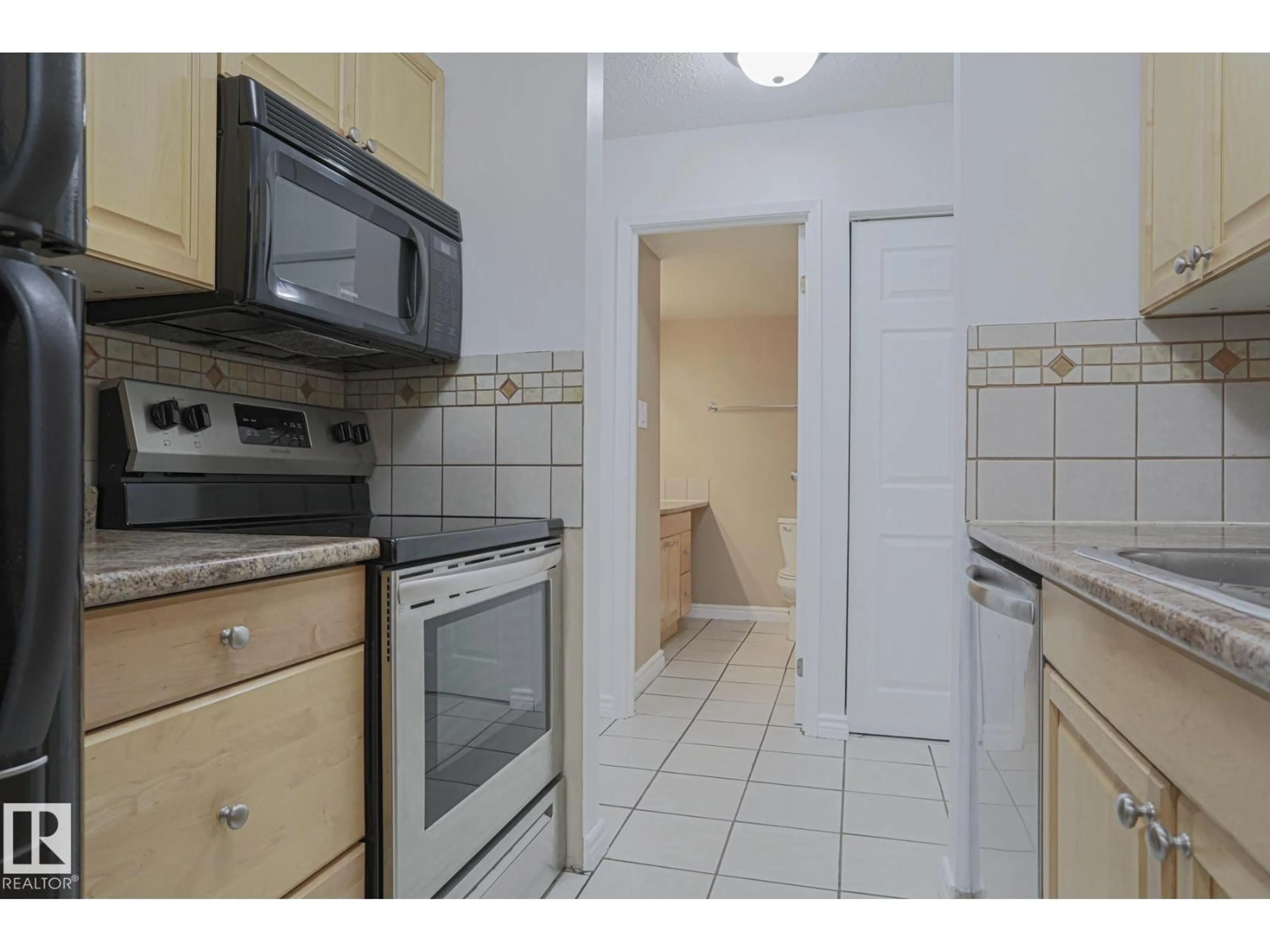 Standard kitchen, unknown for 208 - 10529 93 ST, Edmonton Alberta T5H1X6