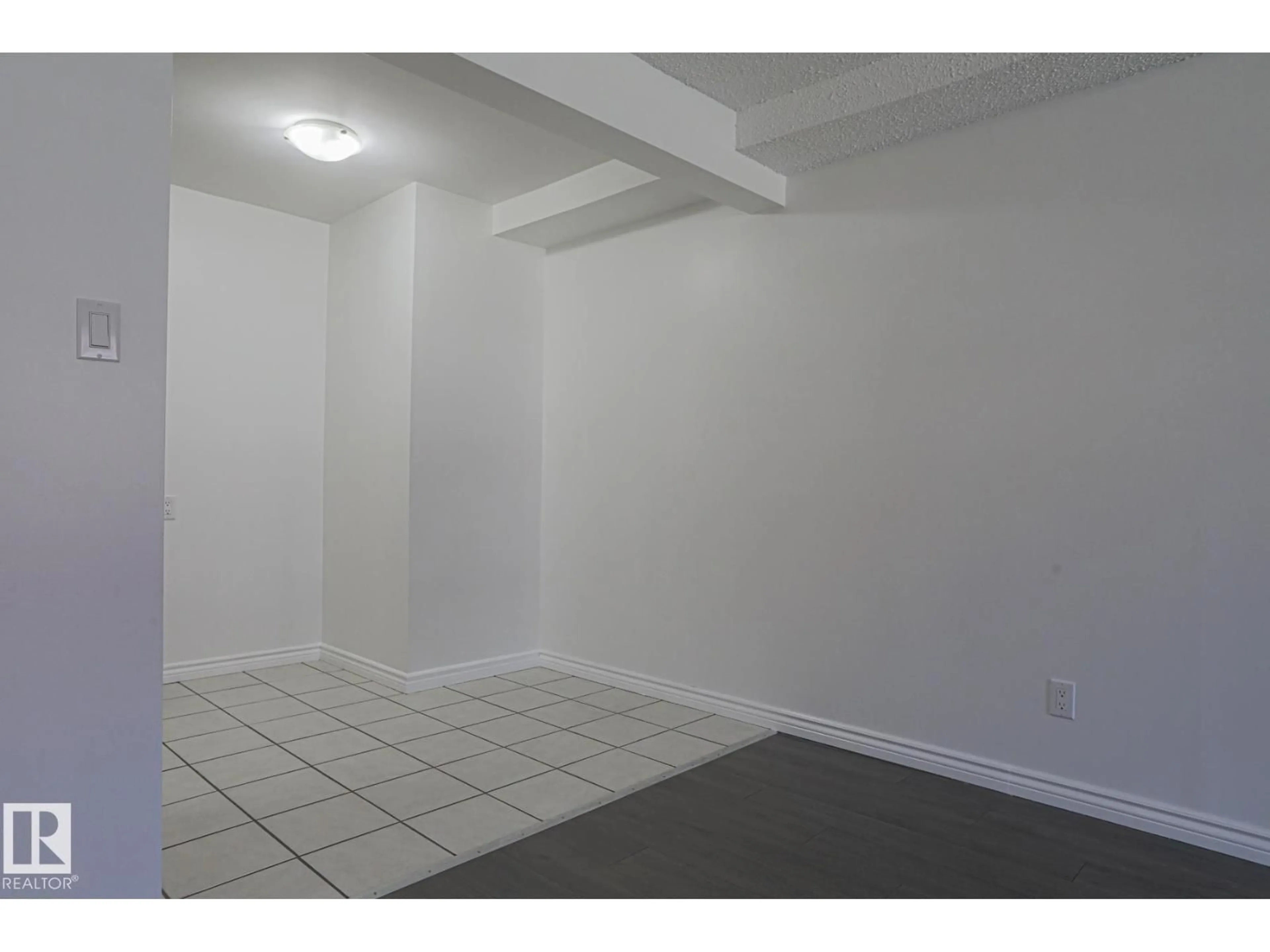 A pic of a room for 208 - 10529 93 ST, Edmonton Alberta T5H1X6