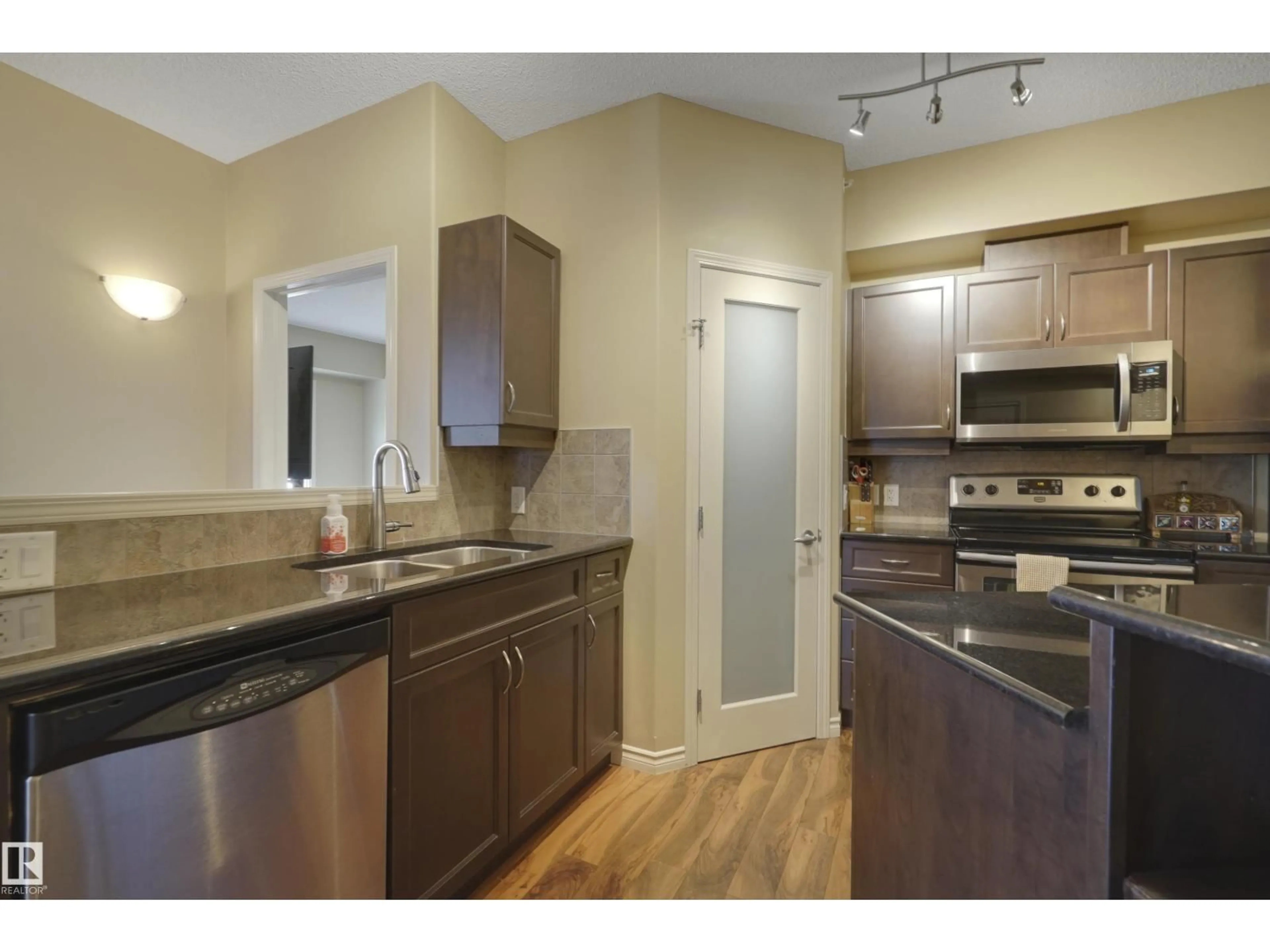 Standard kitchen, unknown for 10303 - 511 111 ST NW, Edmonton Alberta T5K0C6