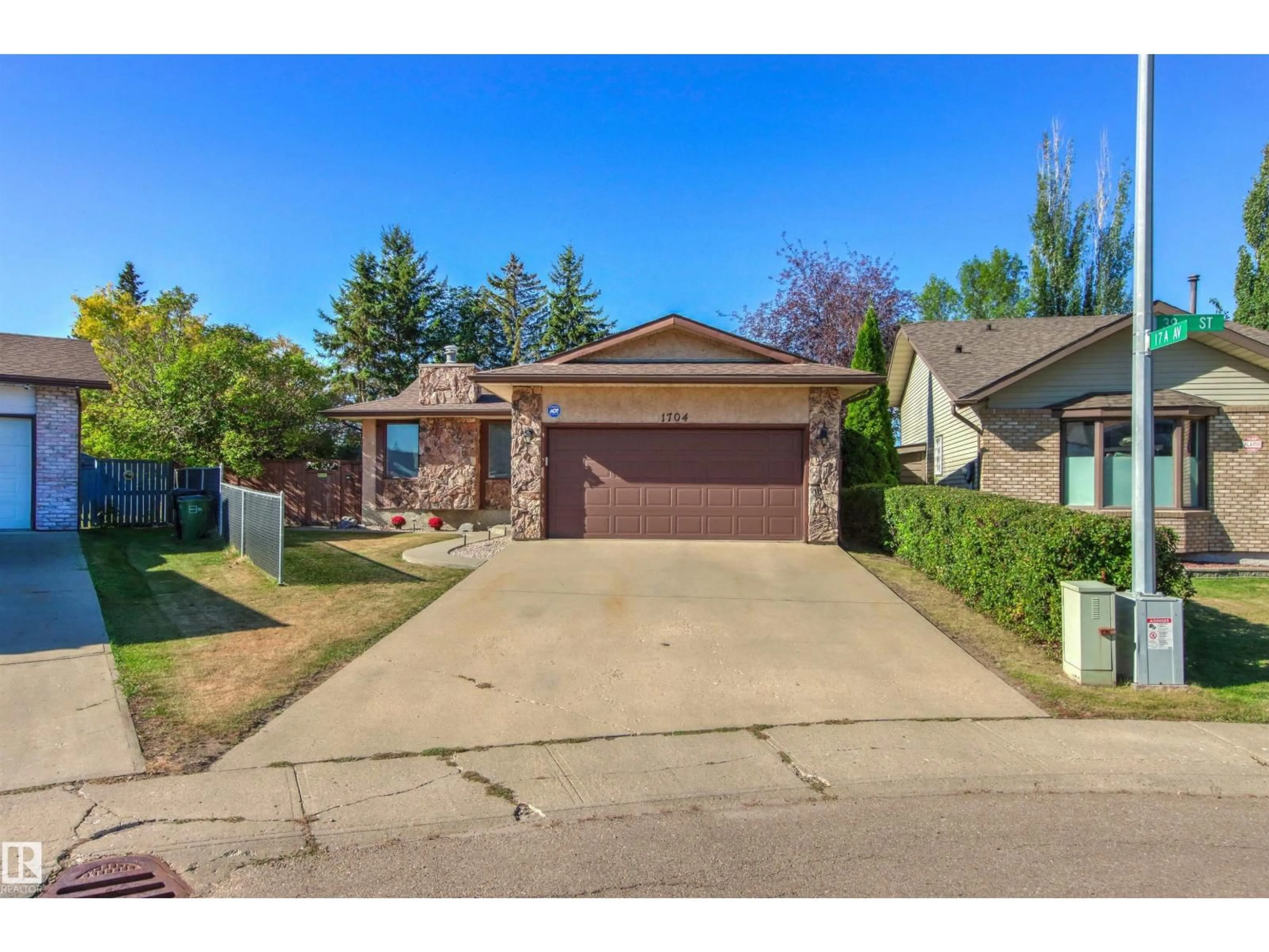 Unknown for NW - 1704 39 ST, Edmonton Alberta T6L2R5