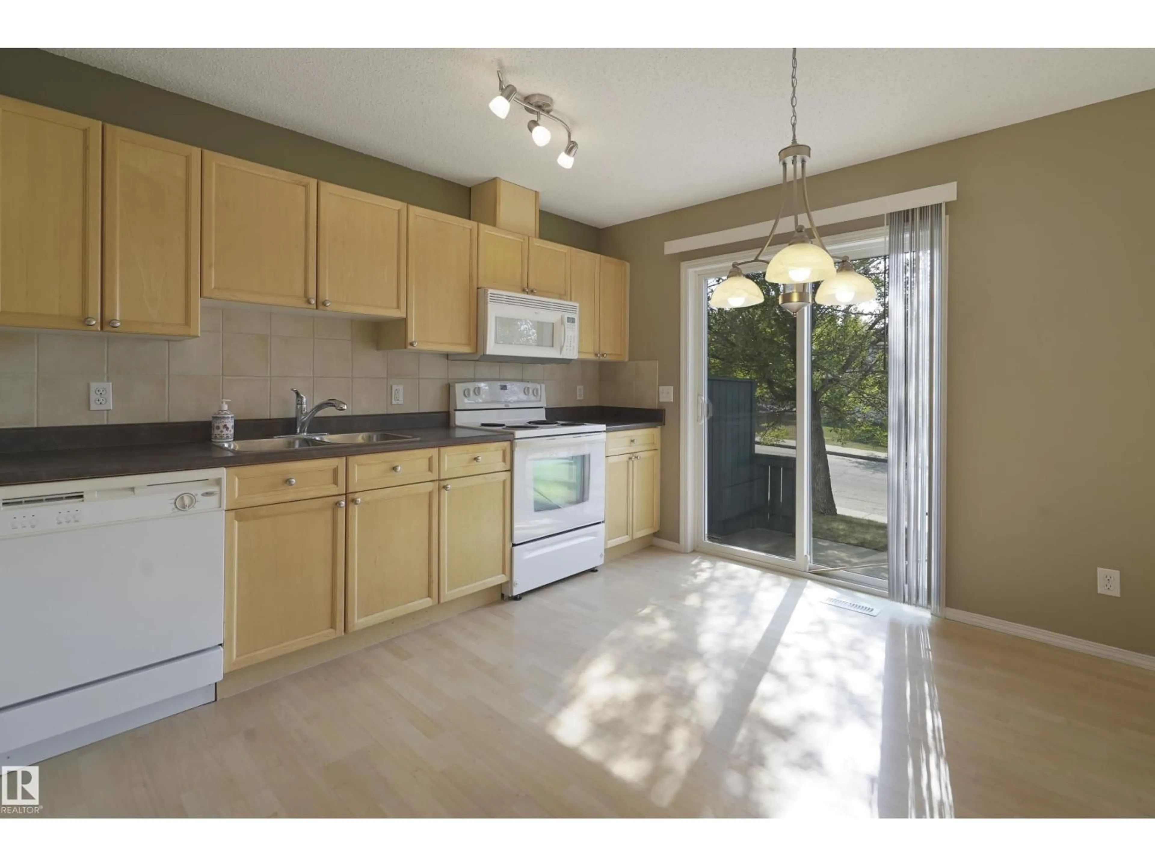 Standard kitchen, unknown for 450 - 39 HYNDMAN CR, Edmonton Alberta T5A0E2
