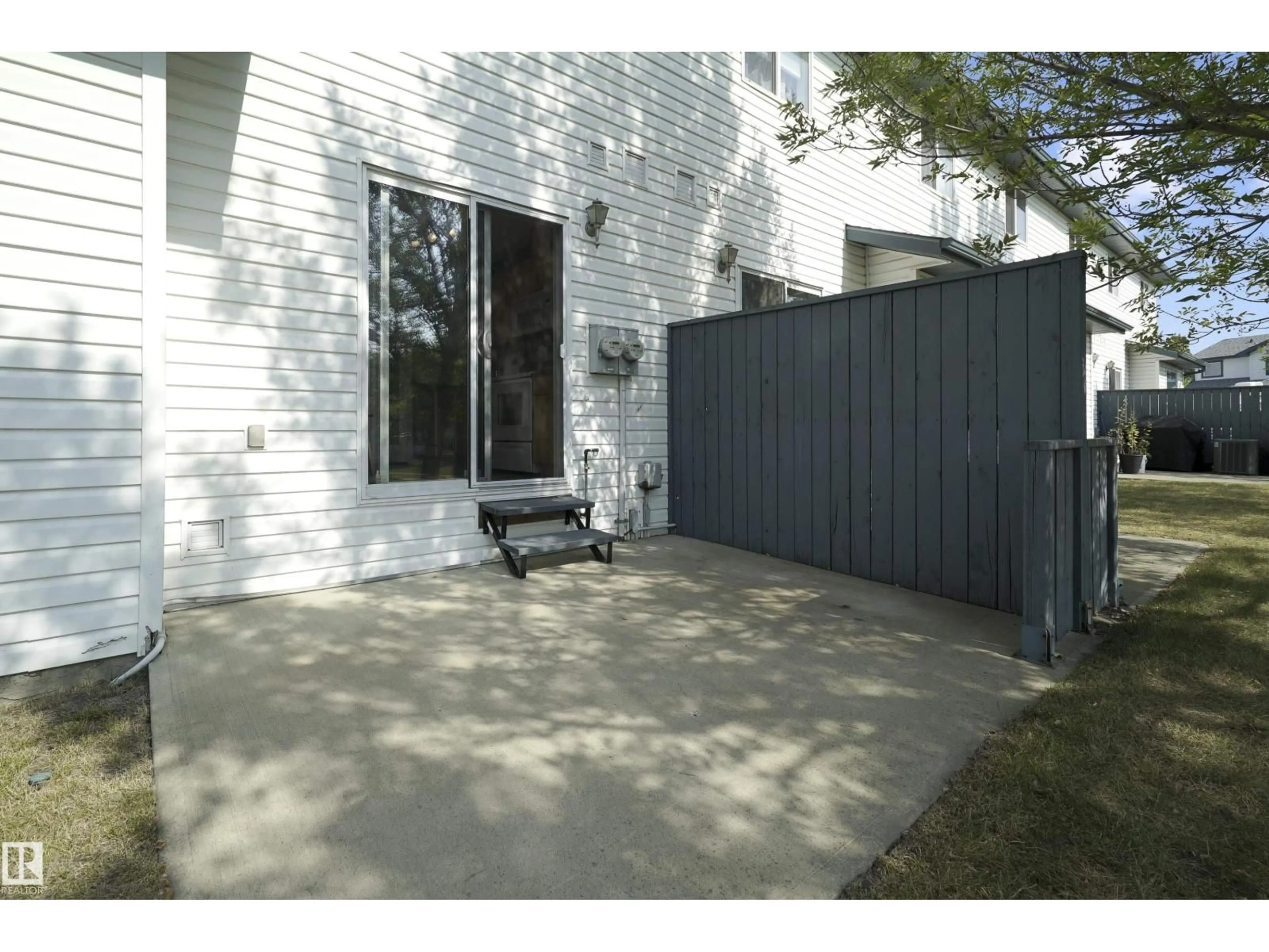 Patio, street for 450 - 39 HYNDMAN CR, Edmonton Alberta T5A0E2
