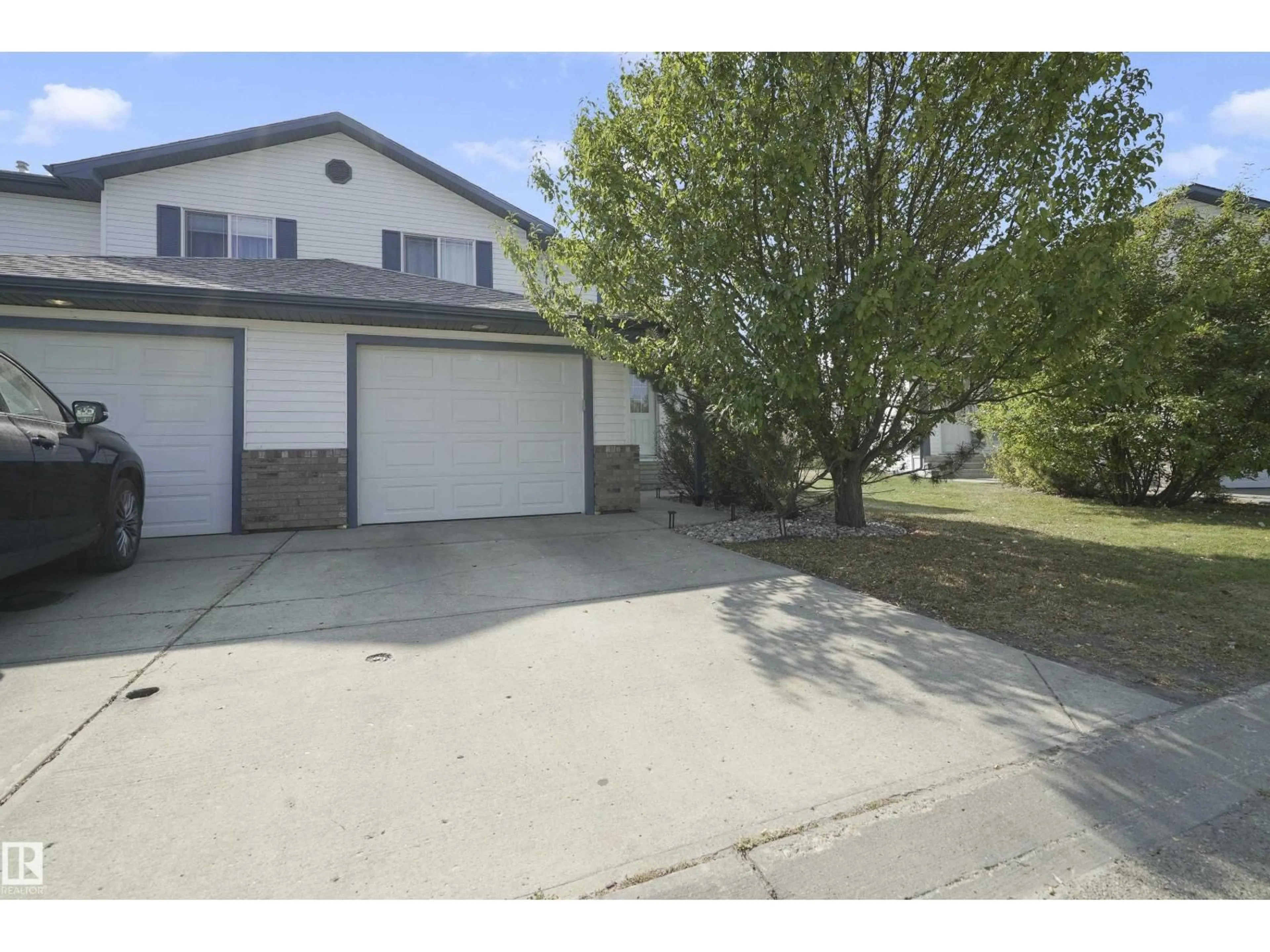 Indoor garage for 450 - 39 HYNDMAN CR, Edmonton Alberta T5A0E2