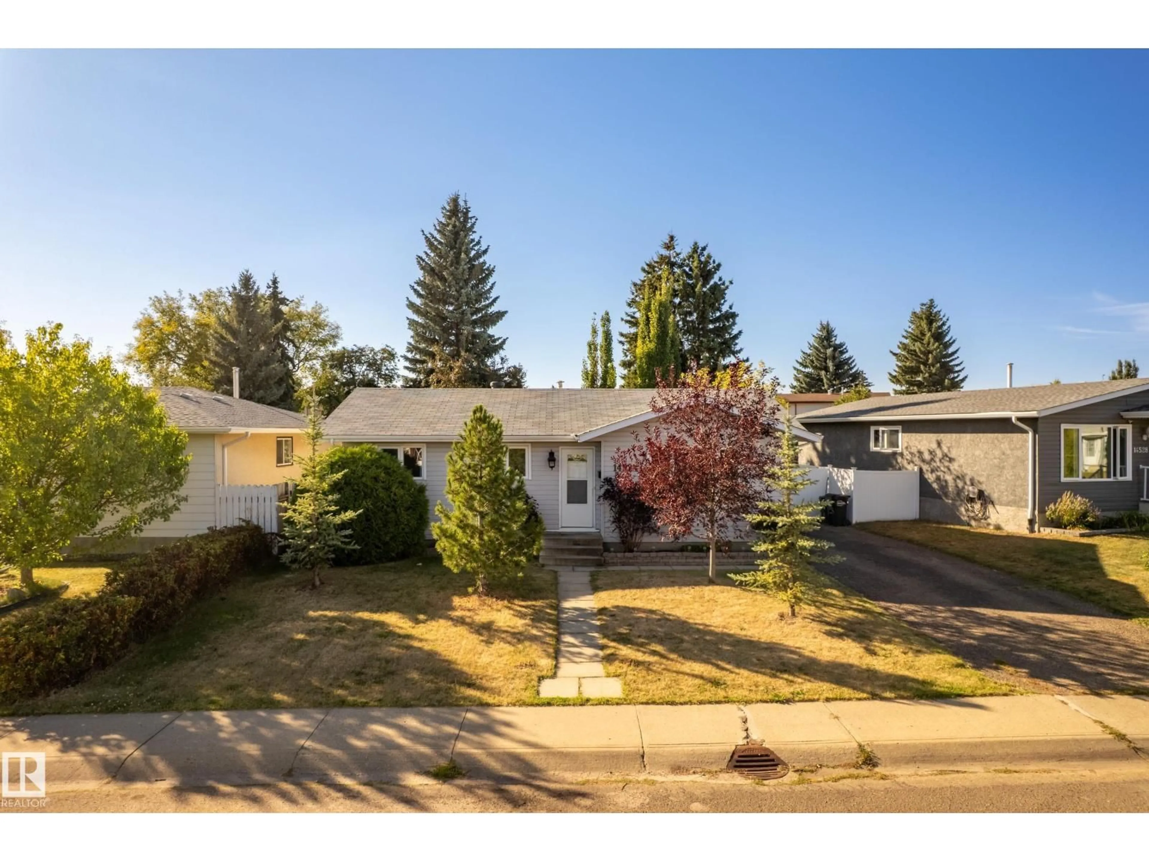A pic from outside/outdoor area/front of a property/back of a property/a pic from drone, street for 14524 21 ST, Edmonton Alberta T5Y1T8