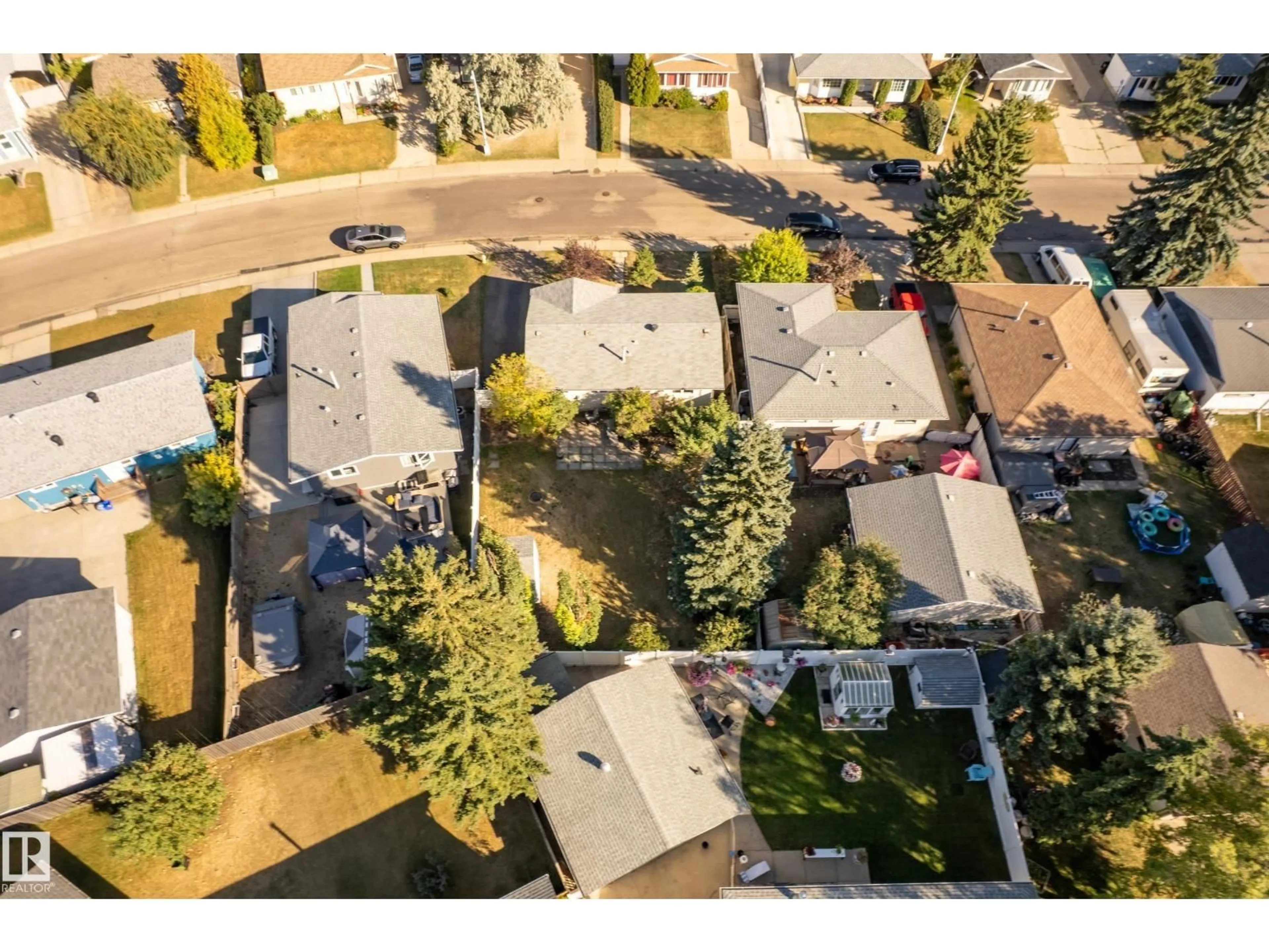 A pic from outside/outdoor area/front of a property/back of a property/a pic from drone, street for 14524 21 ST, Edmonton Alberta T5Y1T8