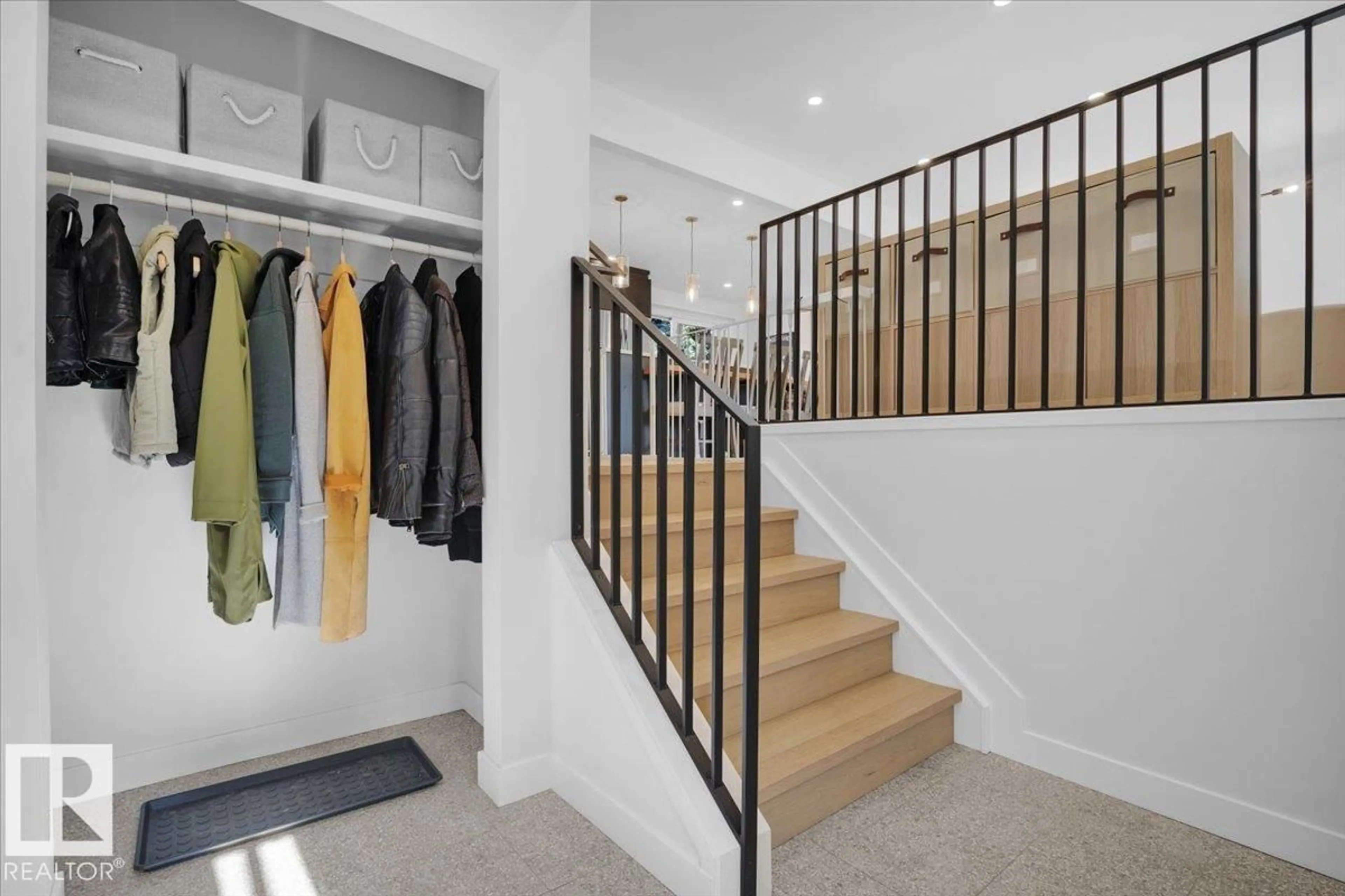 Stairs for 16204 PATRICIA DR, Edmonton Alberta T5R5N5