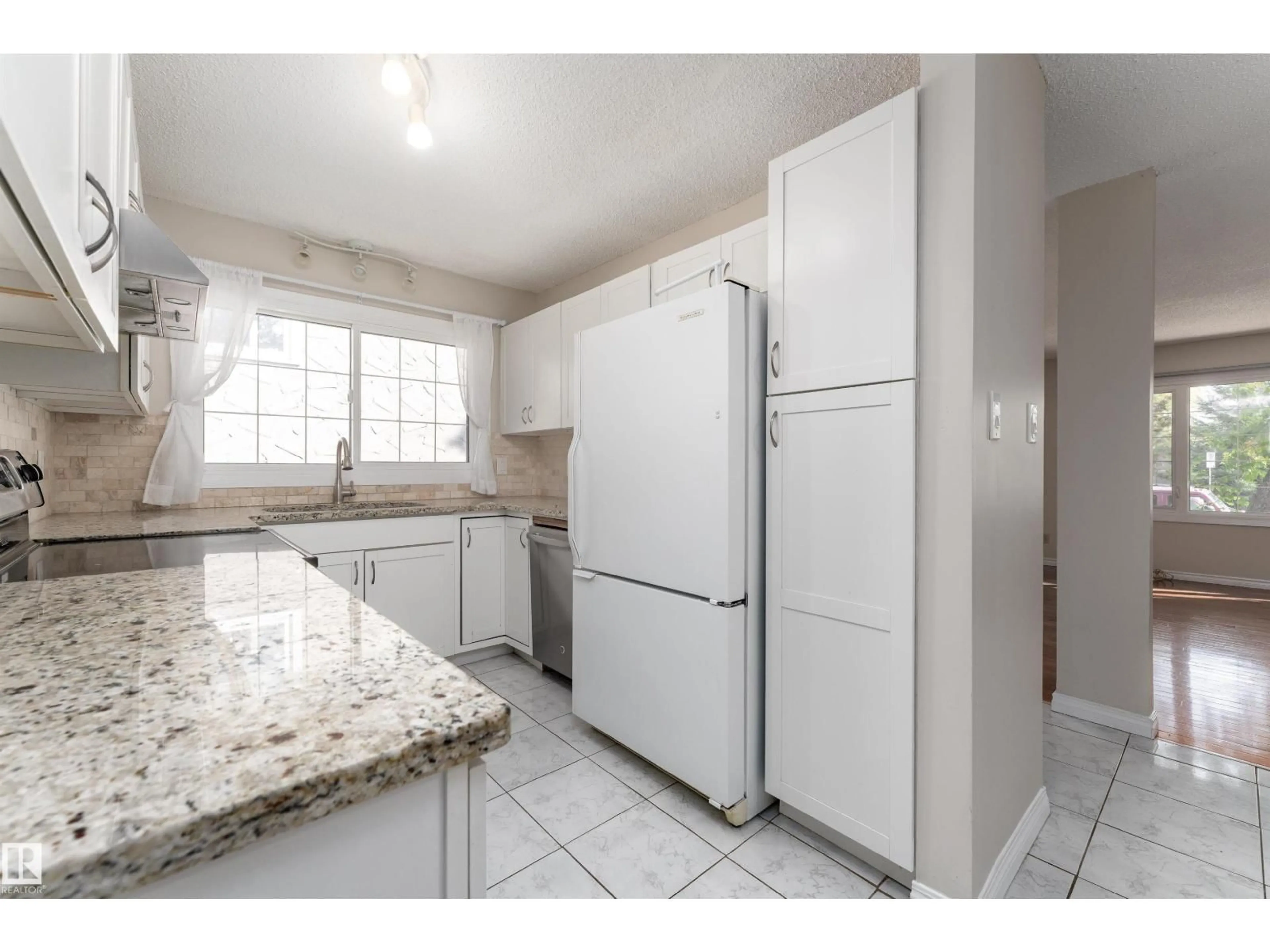 Standard kitchen, ceramic/tile floor for NW - 10530 151 ST, Edmonton Alberta T5P1V3