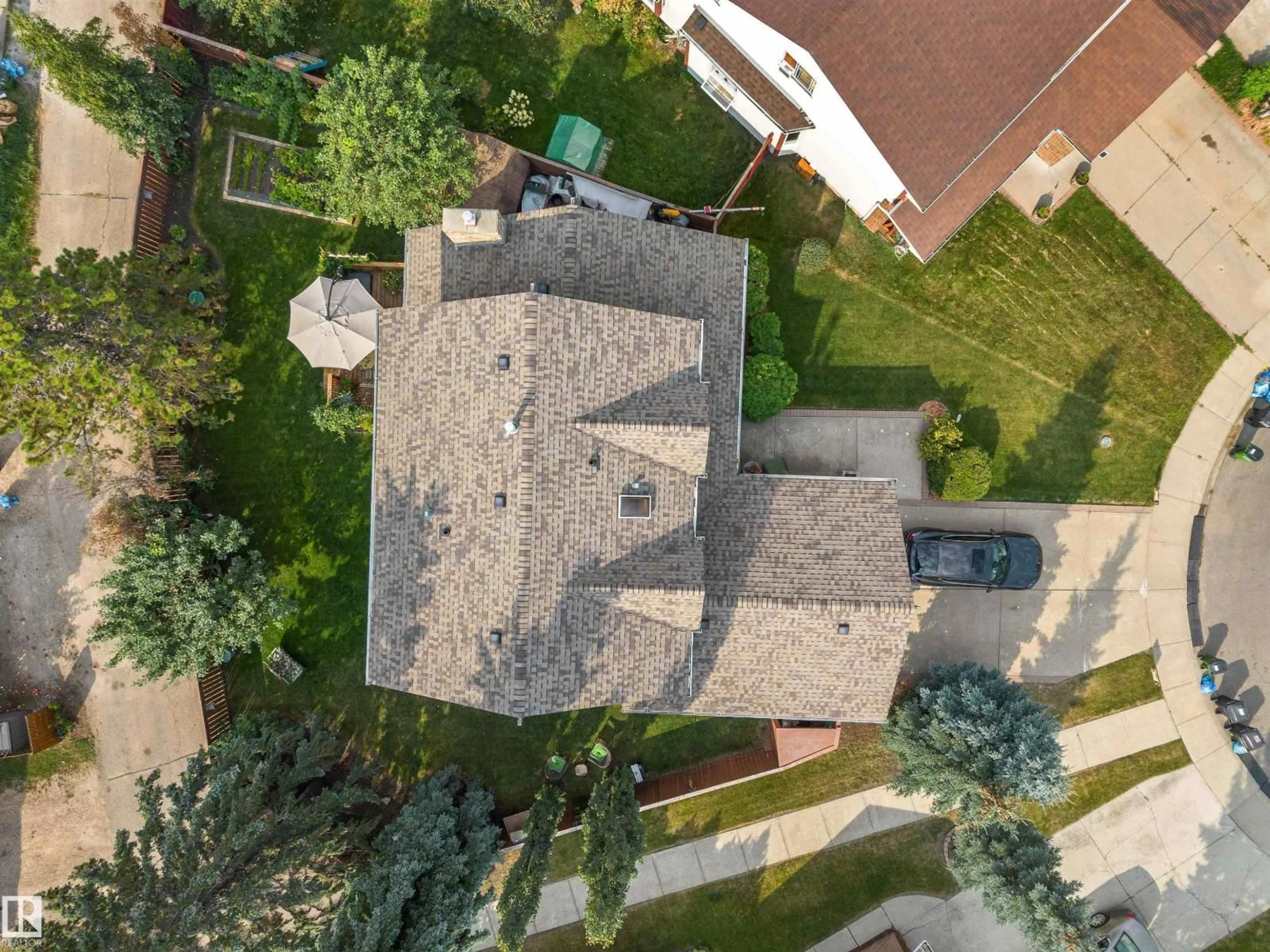 A pic from outside/outdoor area/front of a property/back of a property/a pic from drone, street for NW - 5819 185 ST, Edmonton Alberta T6M1Y1