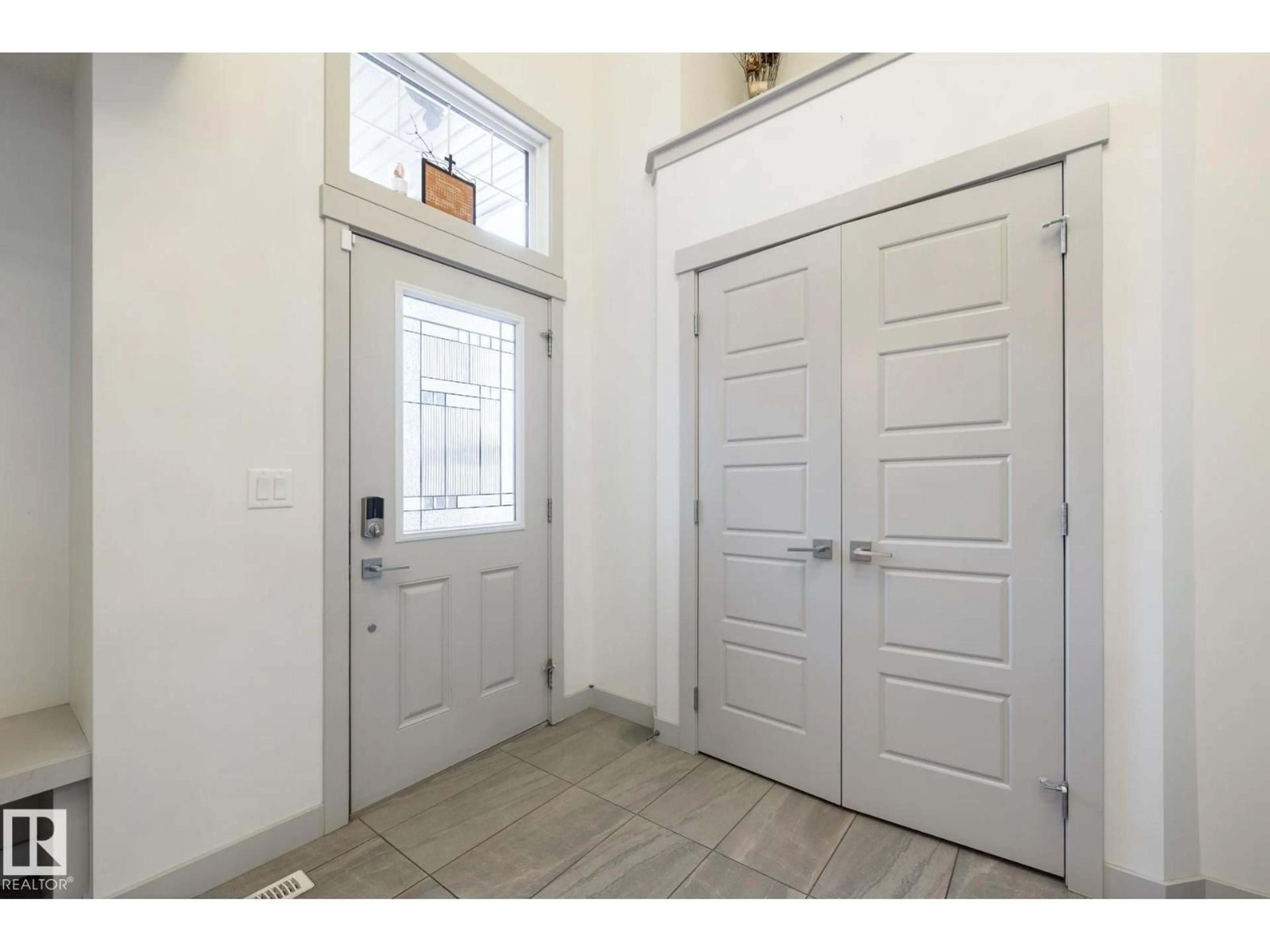 Indoor entryway for 2548 WONNACOTT LO, Edmonton Alberta T6X2K6