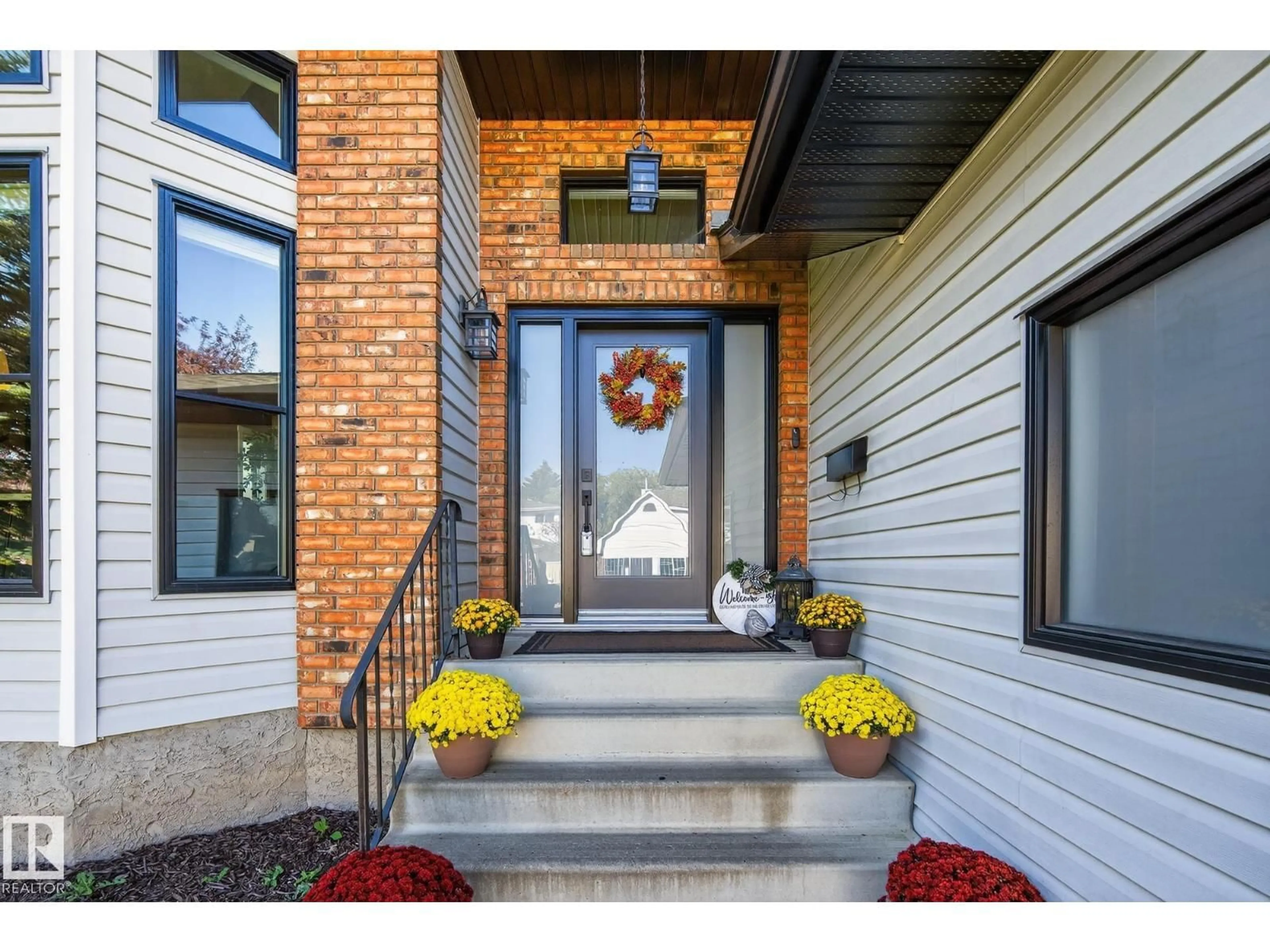 Indoor entryway for 715 BURLEY DR, Edmonton Alberta T6R1W7