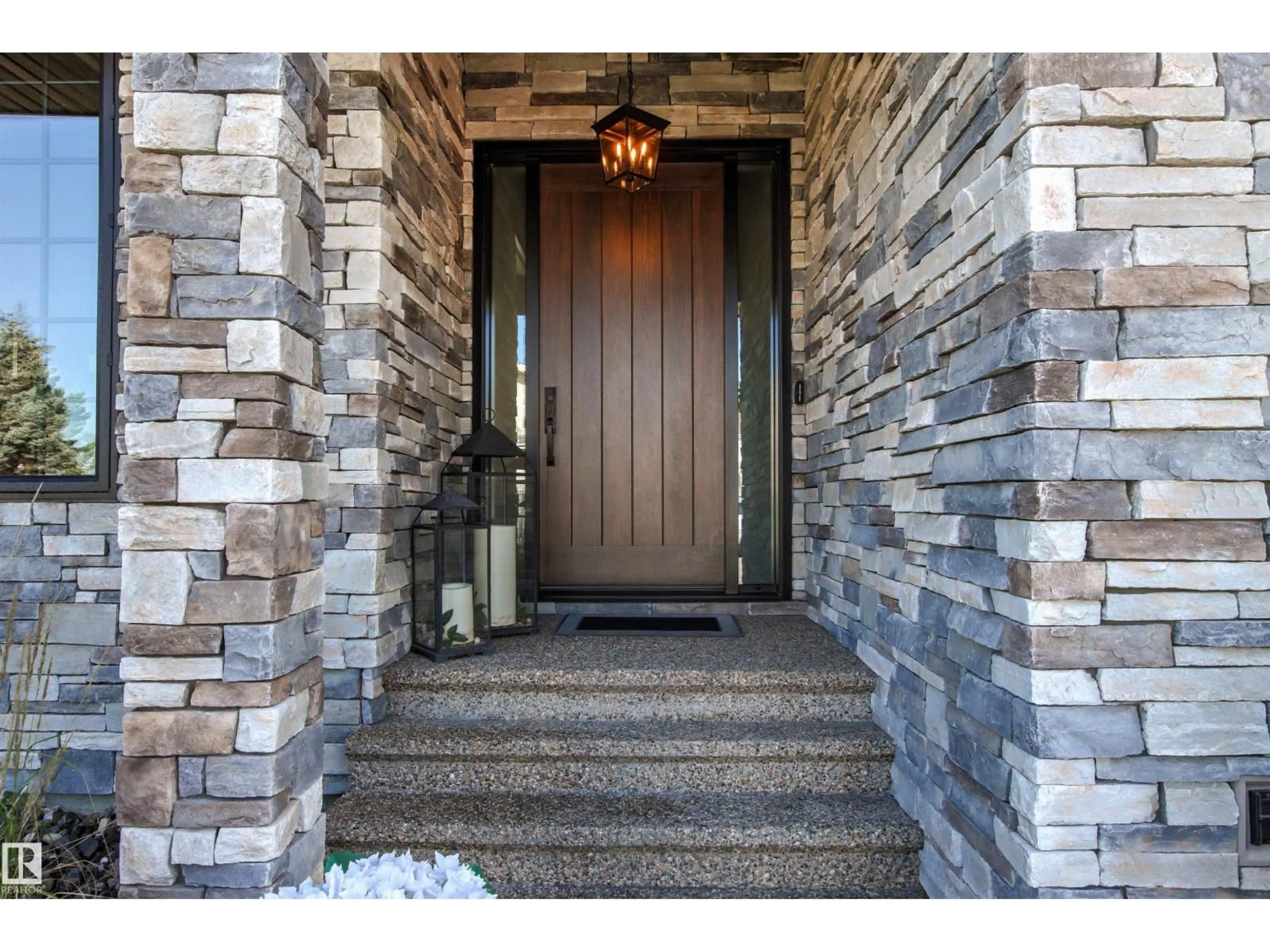 Indoor entryway for 212 WOLF RIDGE CL, Edmonton Alberta T5T5M7