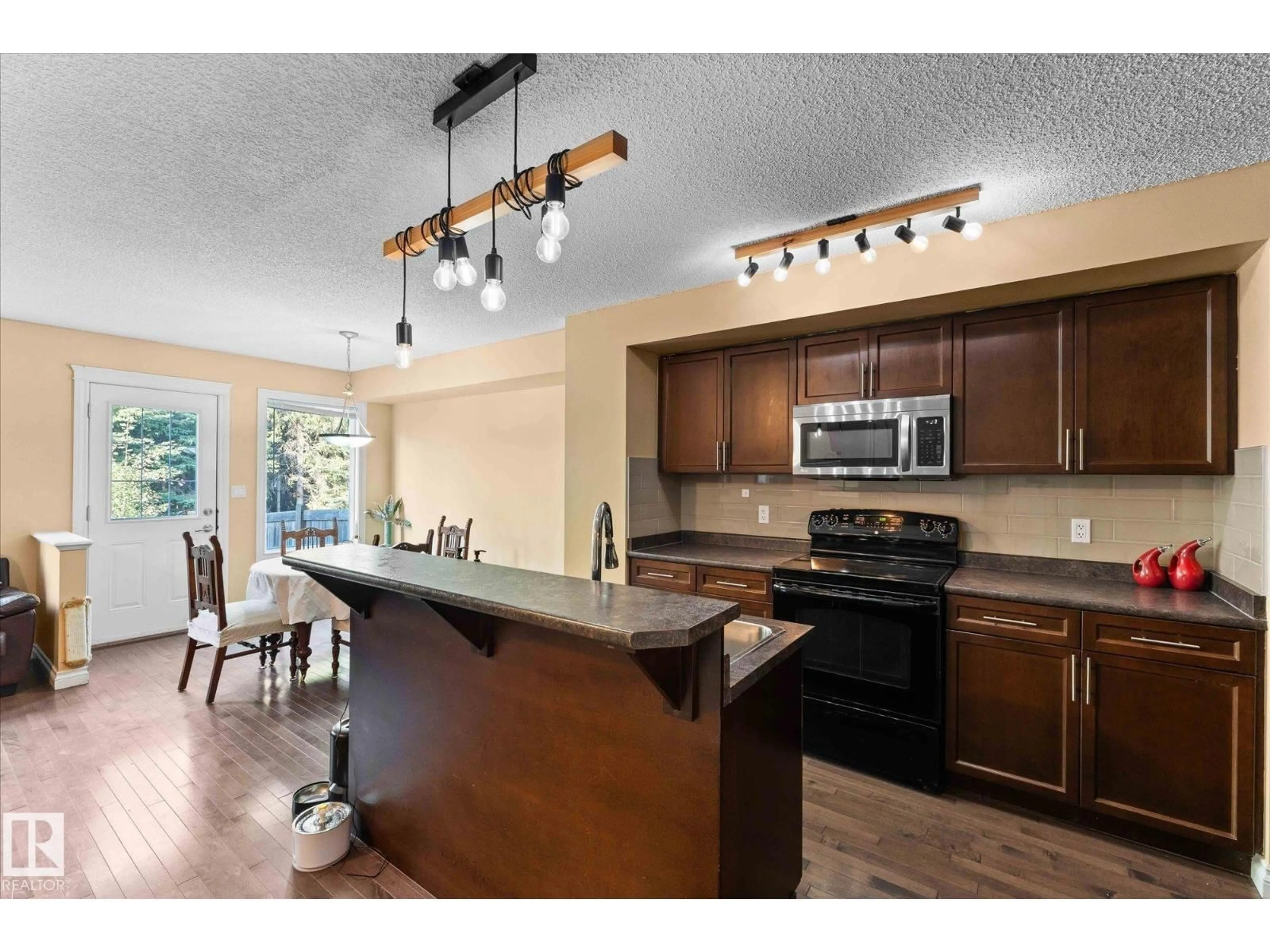 Open concept kitchen, unknown for 70 HAMILTON, Spruce Grove Alberta T7X0K4