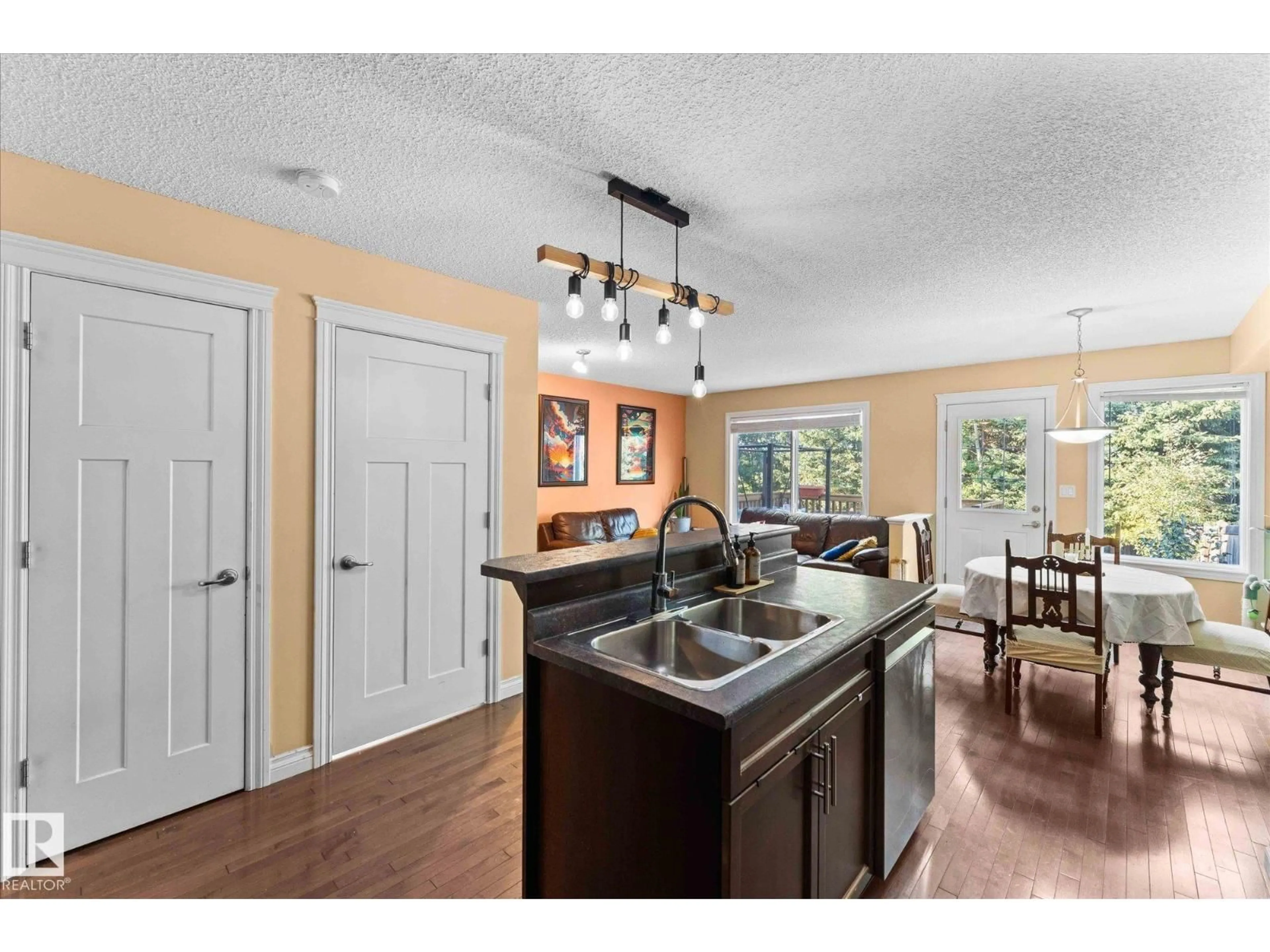 Open concept kitchen, unknown for 70 HAMILTON, Spruce Grove Alberta T7X0K4