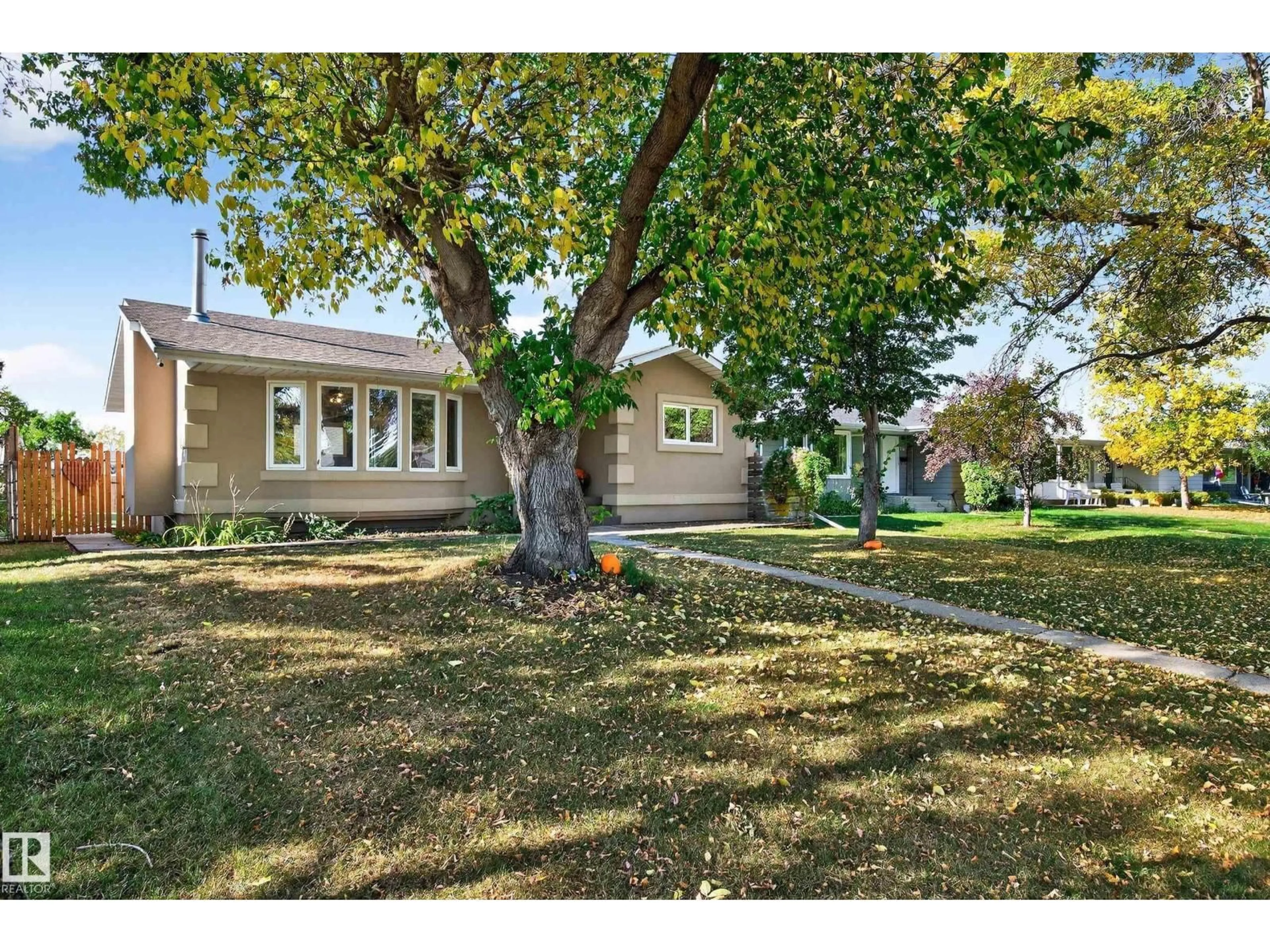 A pic from outside/outdoor area/front of a property/back of a property/a pic from drone, street for 116 CORINTHIA DR, Leduc Alberta T9E4G9