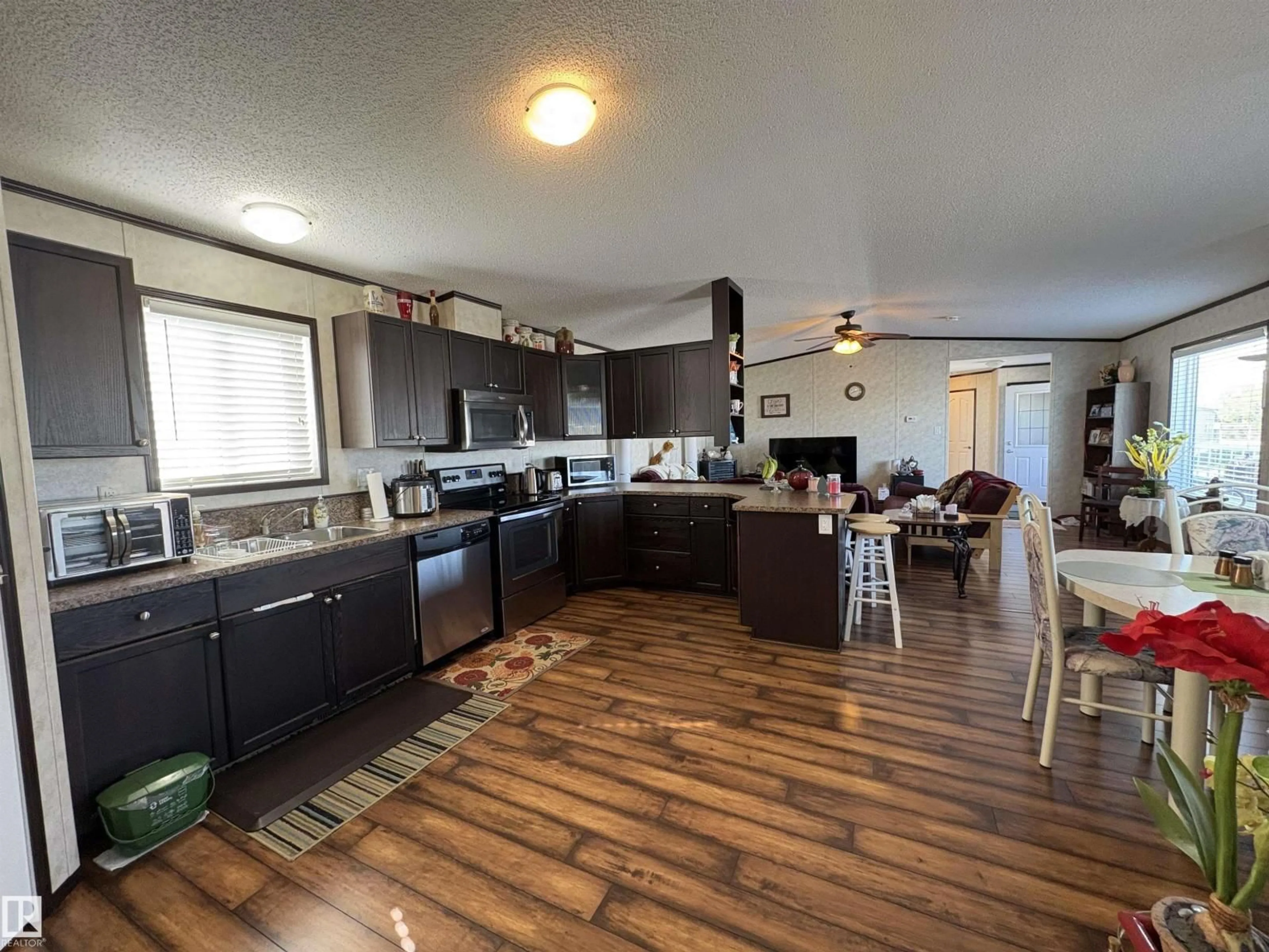 Open concept kitchen, unknown for 419 OAK RIDGE CR, Edmonton Alberta T6P0B3