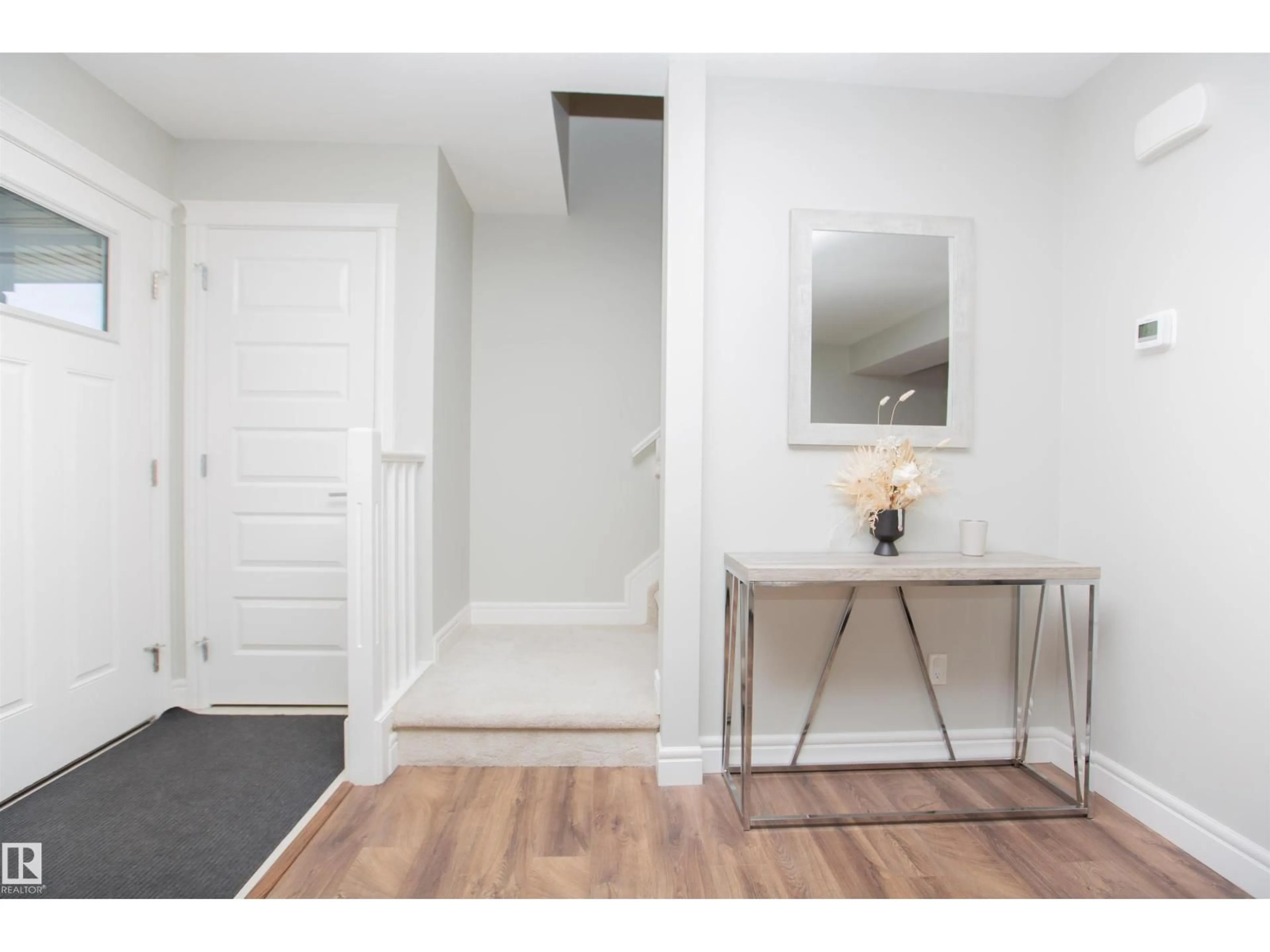 Indoor entryway for 6505 KING WD SW, Edmonton Alberta T6W3Z9