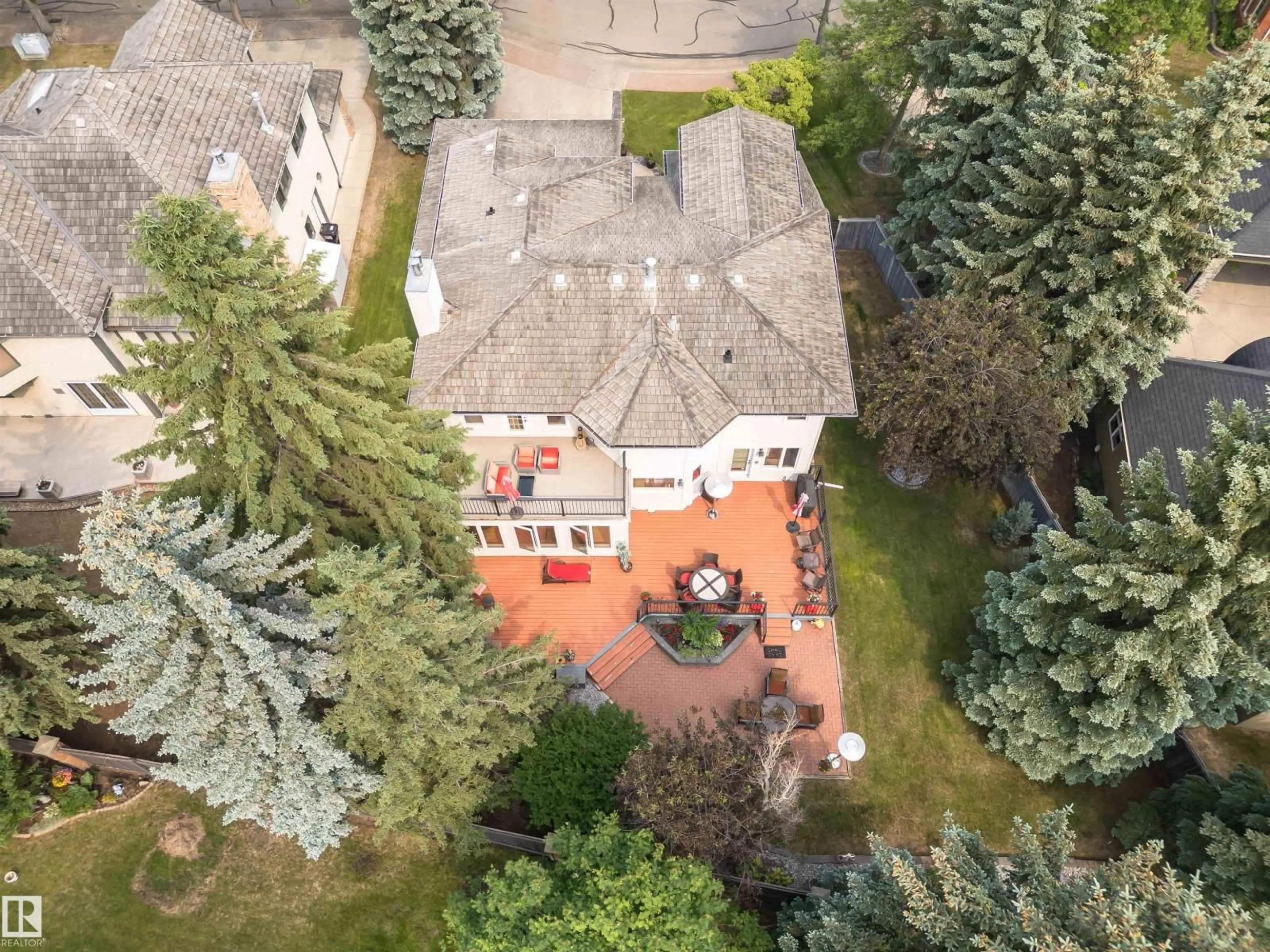 A pic from outside/outdoor area/front of a property/back of a property/a pic from drone, street for 32 WEST POINT WD, Edmonton Alberta T5T5N5