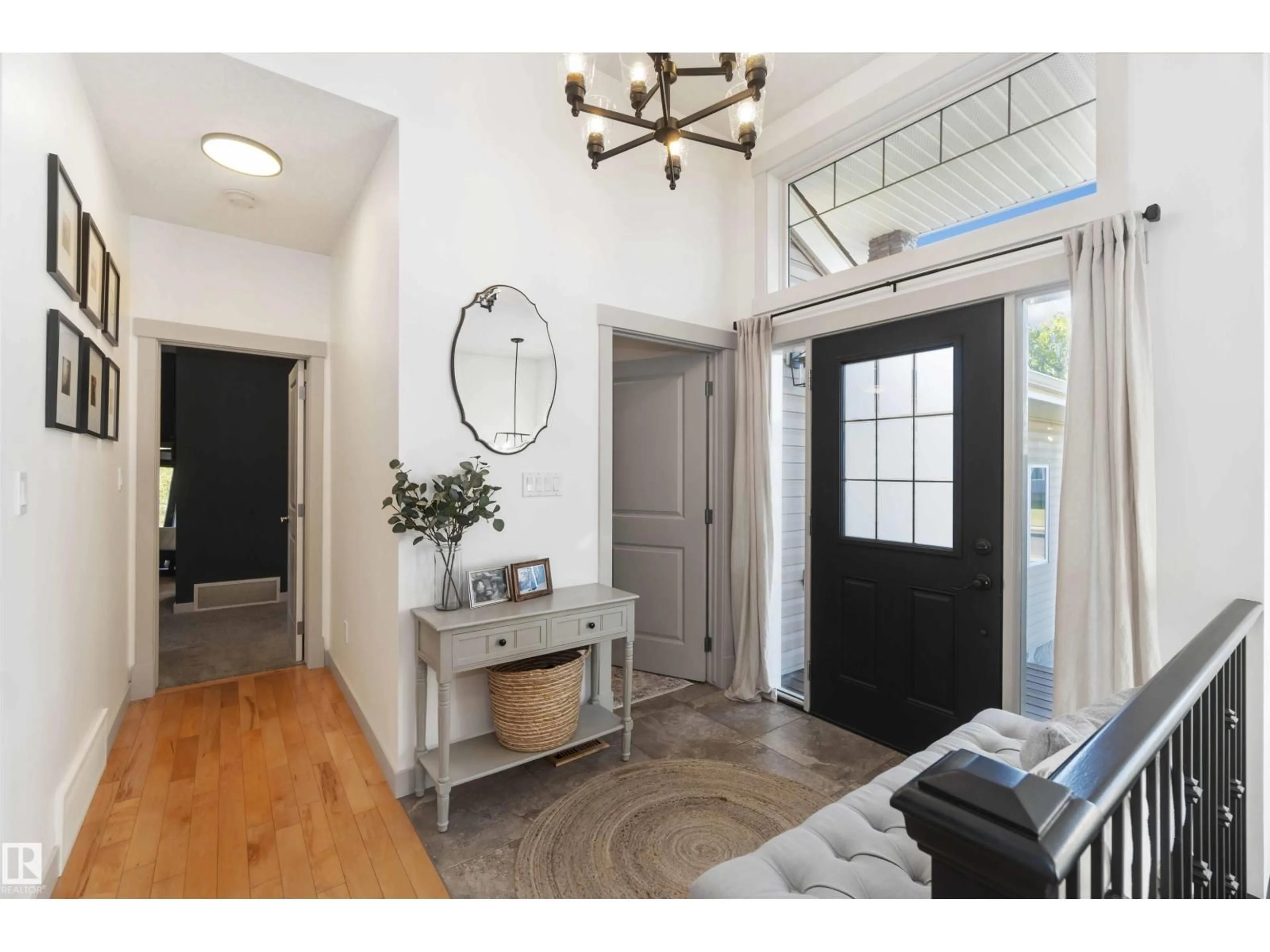 Indoor entryway for 5153 54 AV, Redwater Alberta T0A2W0