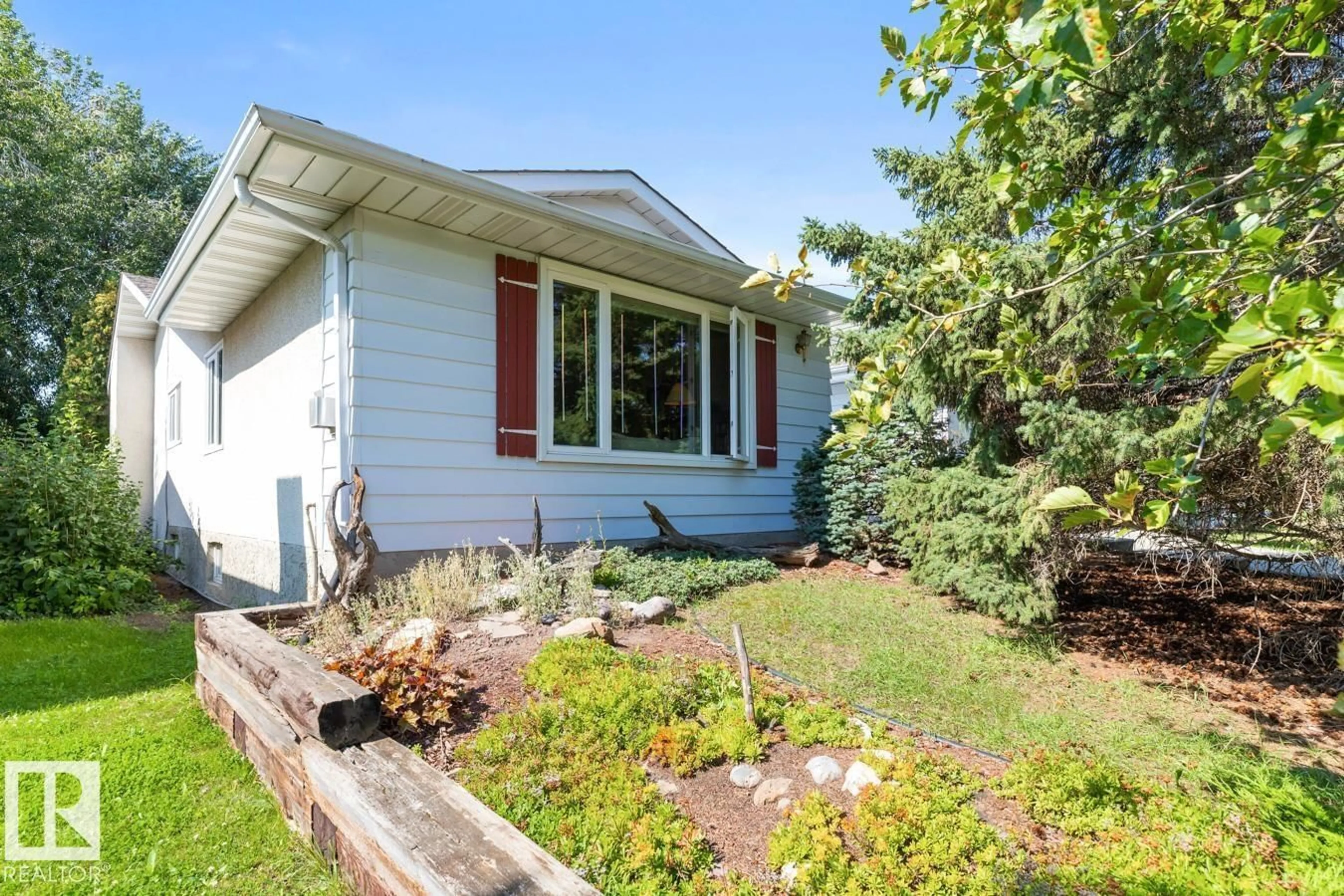Home with vinyl exterior material, street for NW - 8420 177 ST, Edmonton Alberta T5T0P2