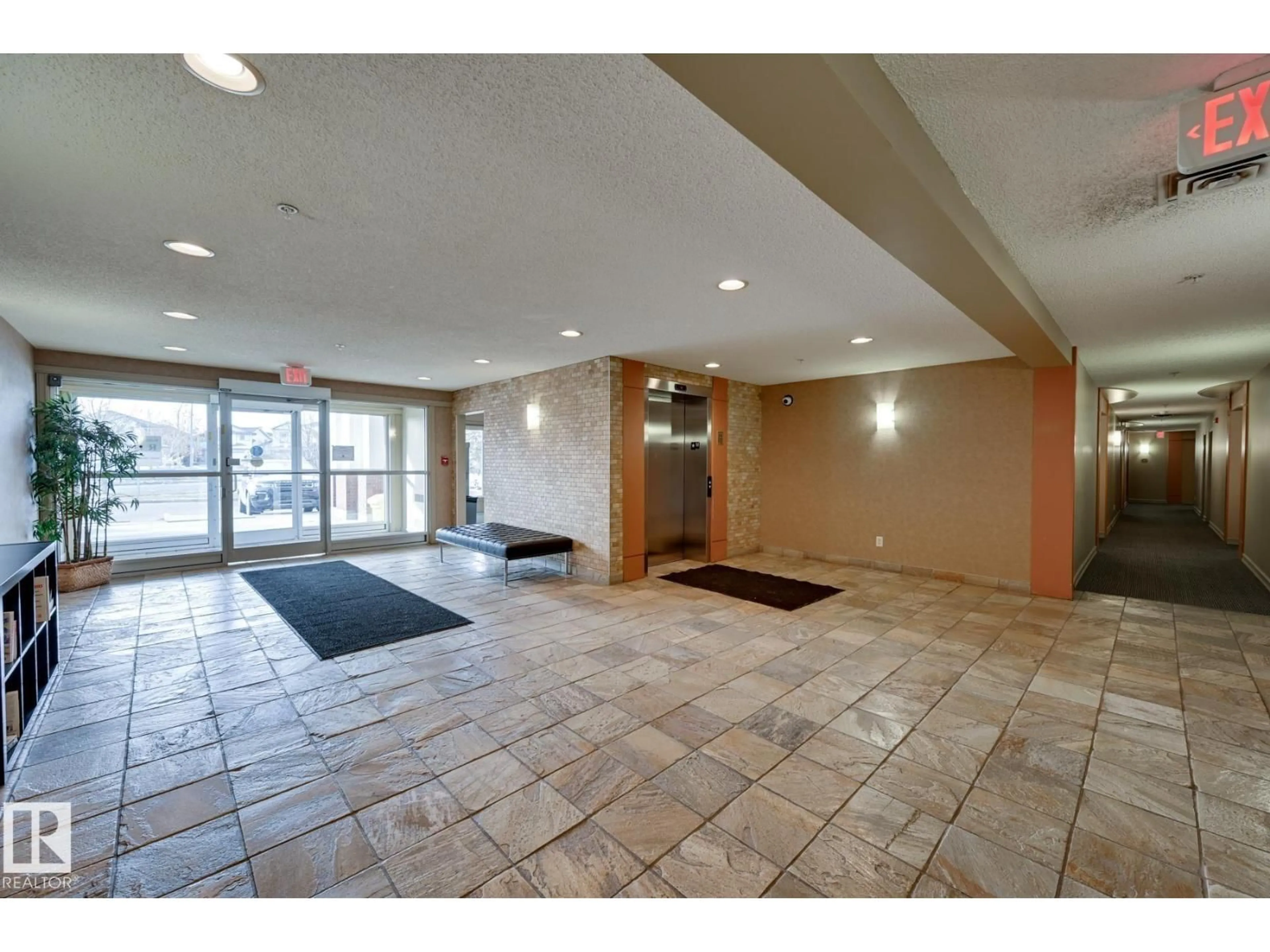 Indoor foyer for #215 - 13830 150 AV, Edmonton Alberta T6V1X2