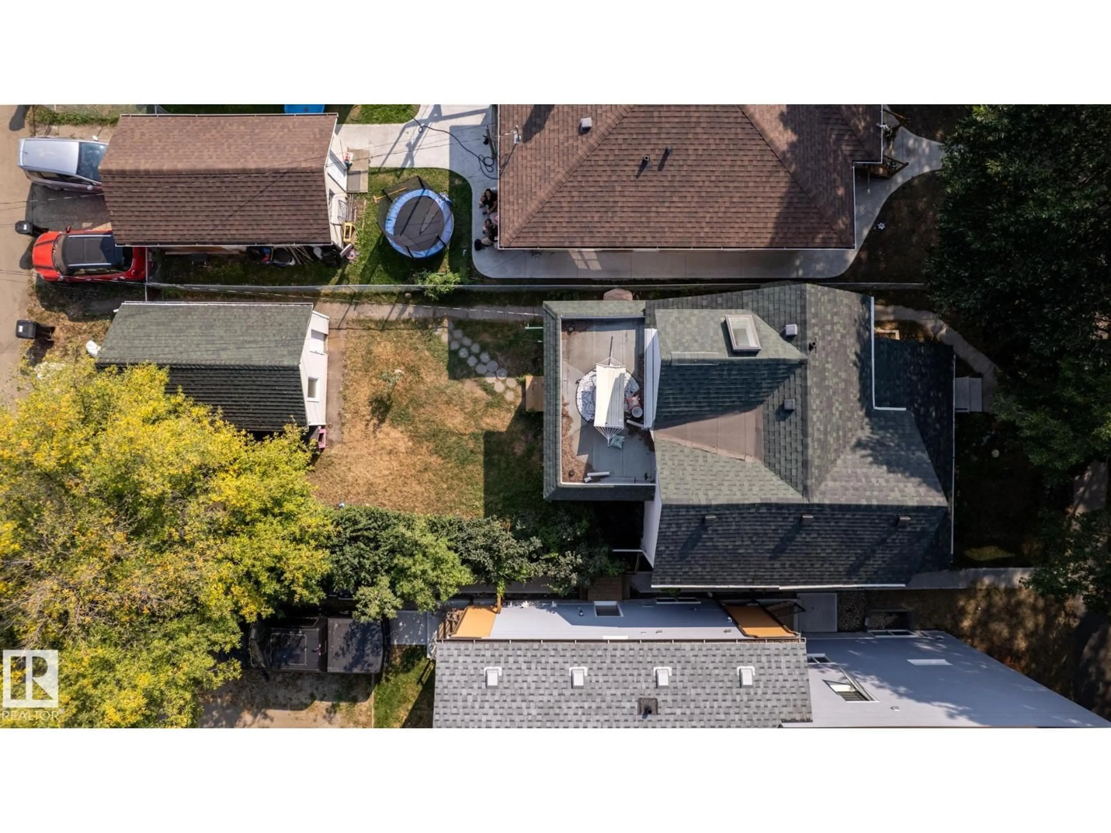 A pic from outside/outdoor area/front of a property/back of a property/a pic from drone, street for 11415 85 ST, Edmonton Alberta T5B3E1