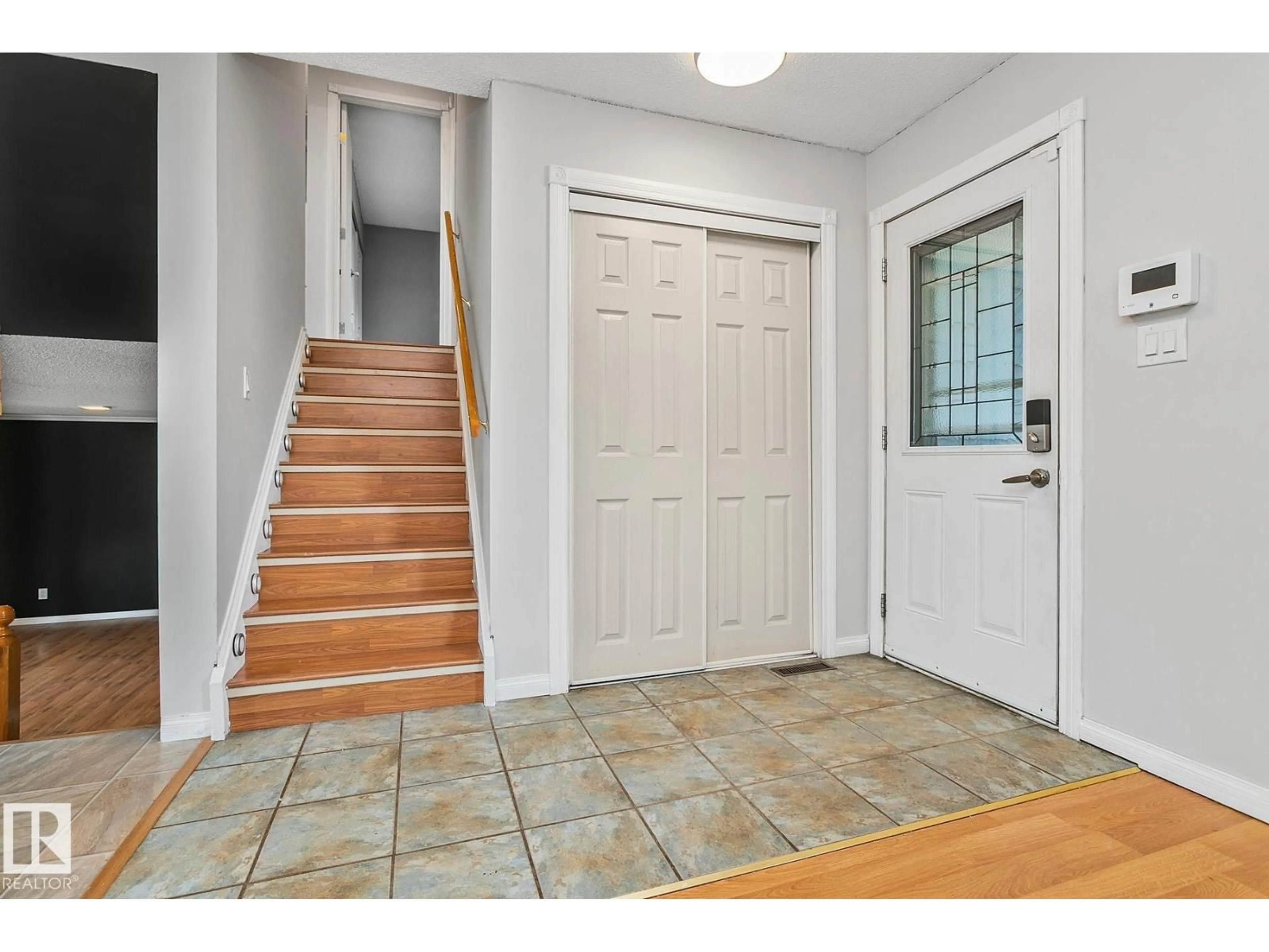 Indoor entryway for 4328 79 ST, Edmonton Alberta T6K0Y8