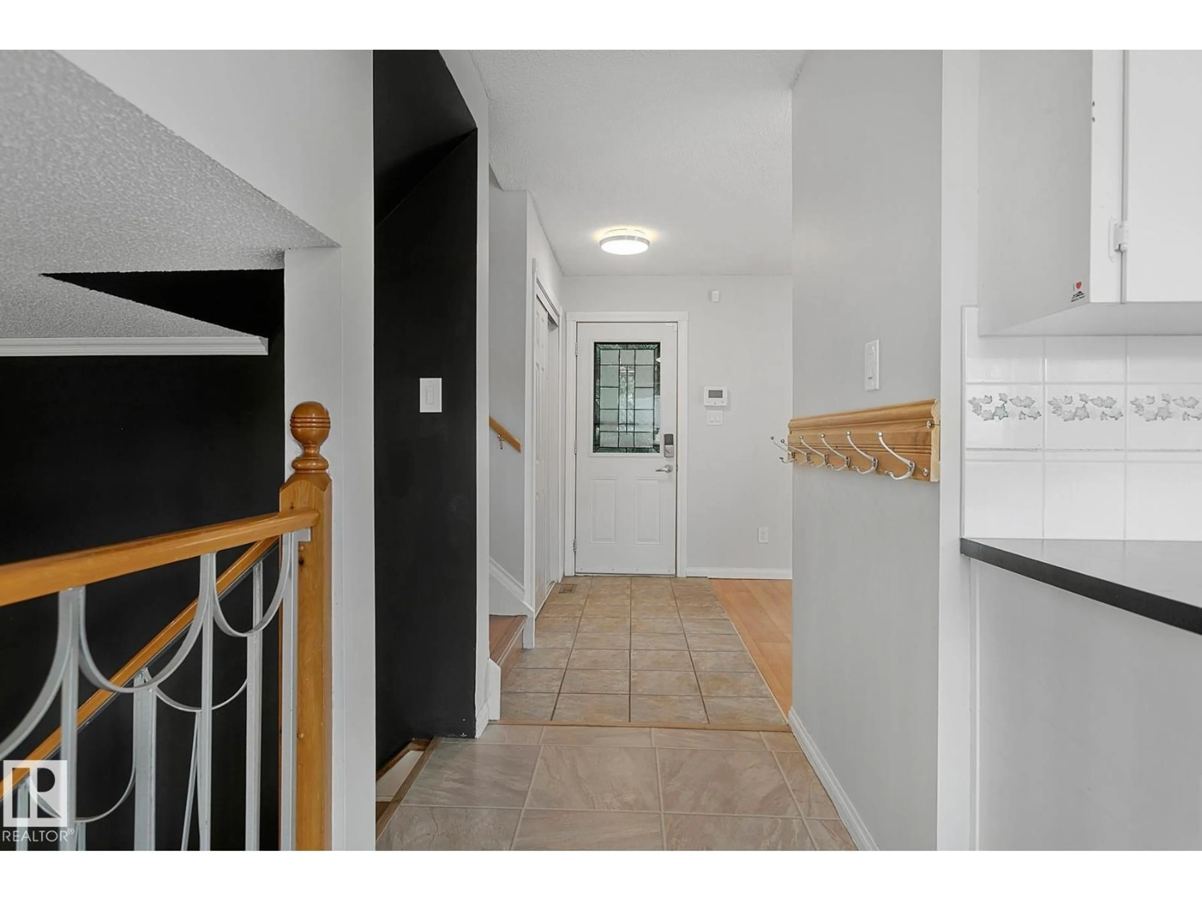 Indoor entryway for 4328 79 ST, Edmonton Alberta T6K0Y8