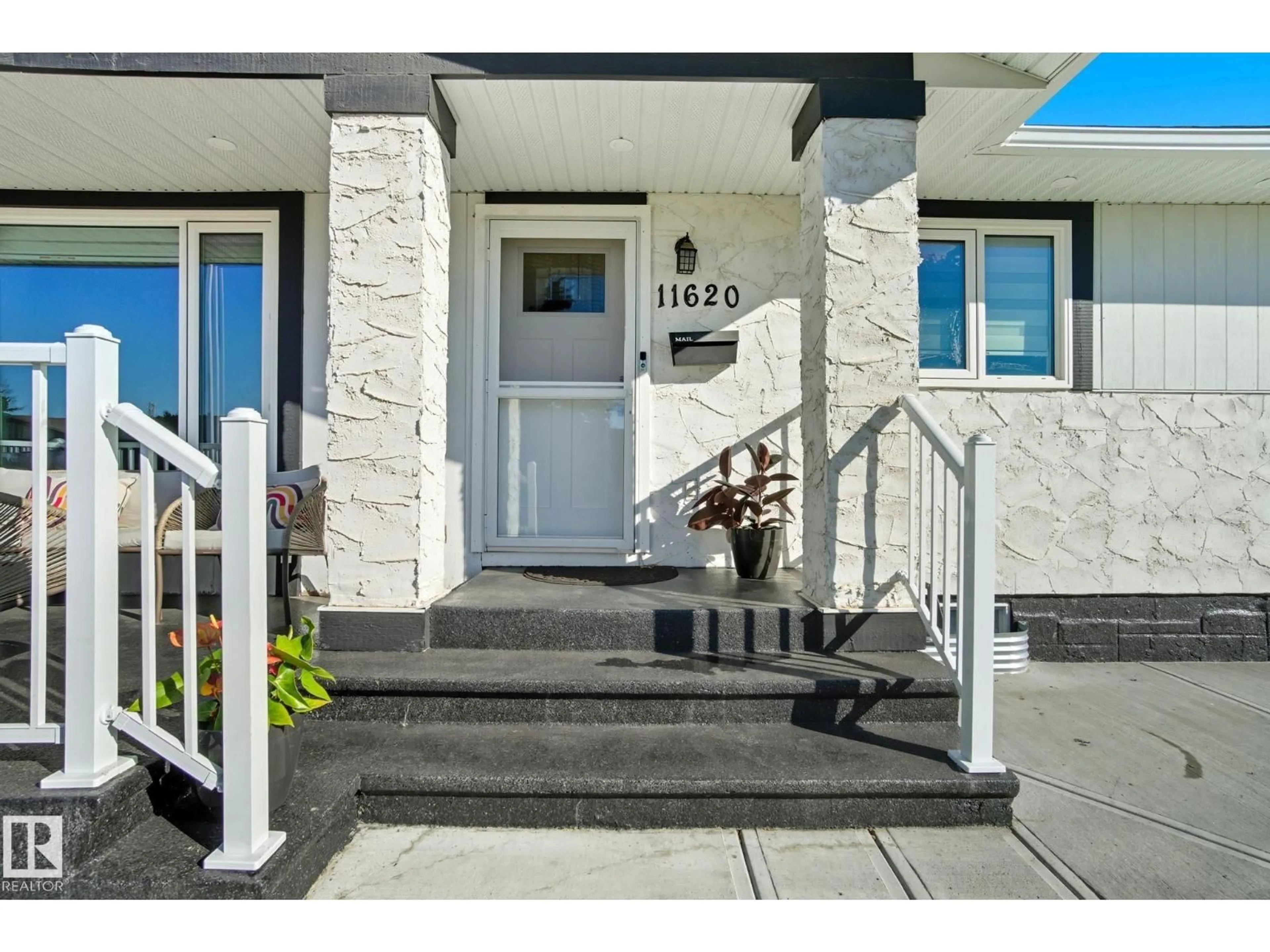 Indoor entryway for 11620 151 AV, Edmonton Alberta T5X1C6