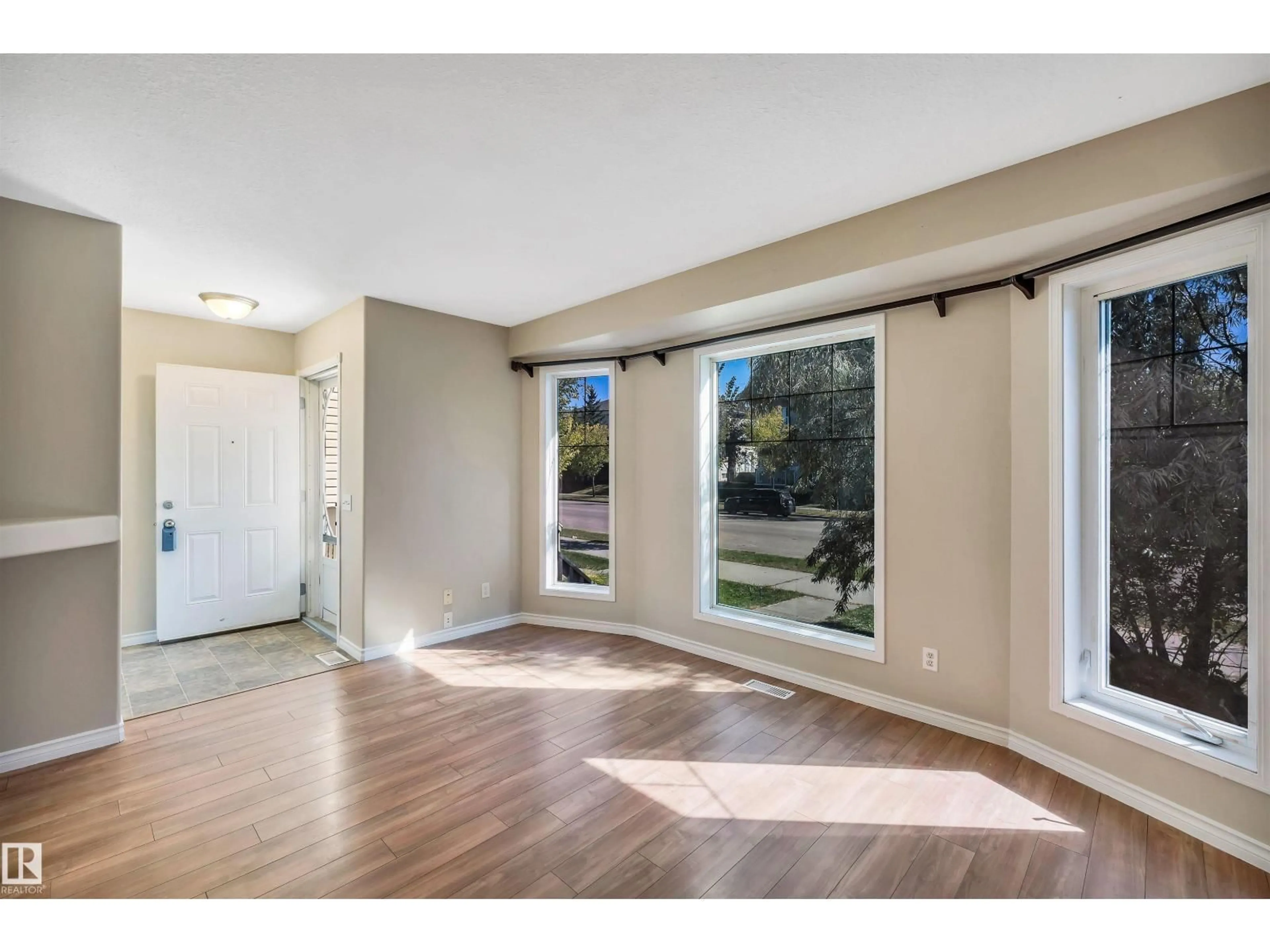 Indoor entryway for 163 BRIDGEPORT BV, Leduc Alberta T9E0H8