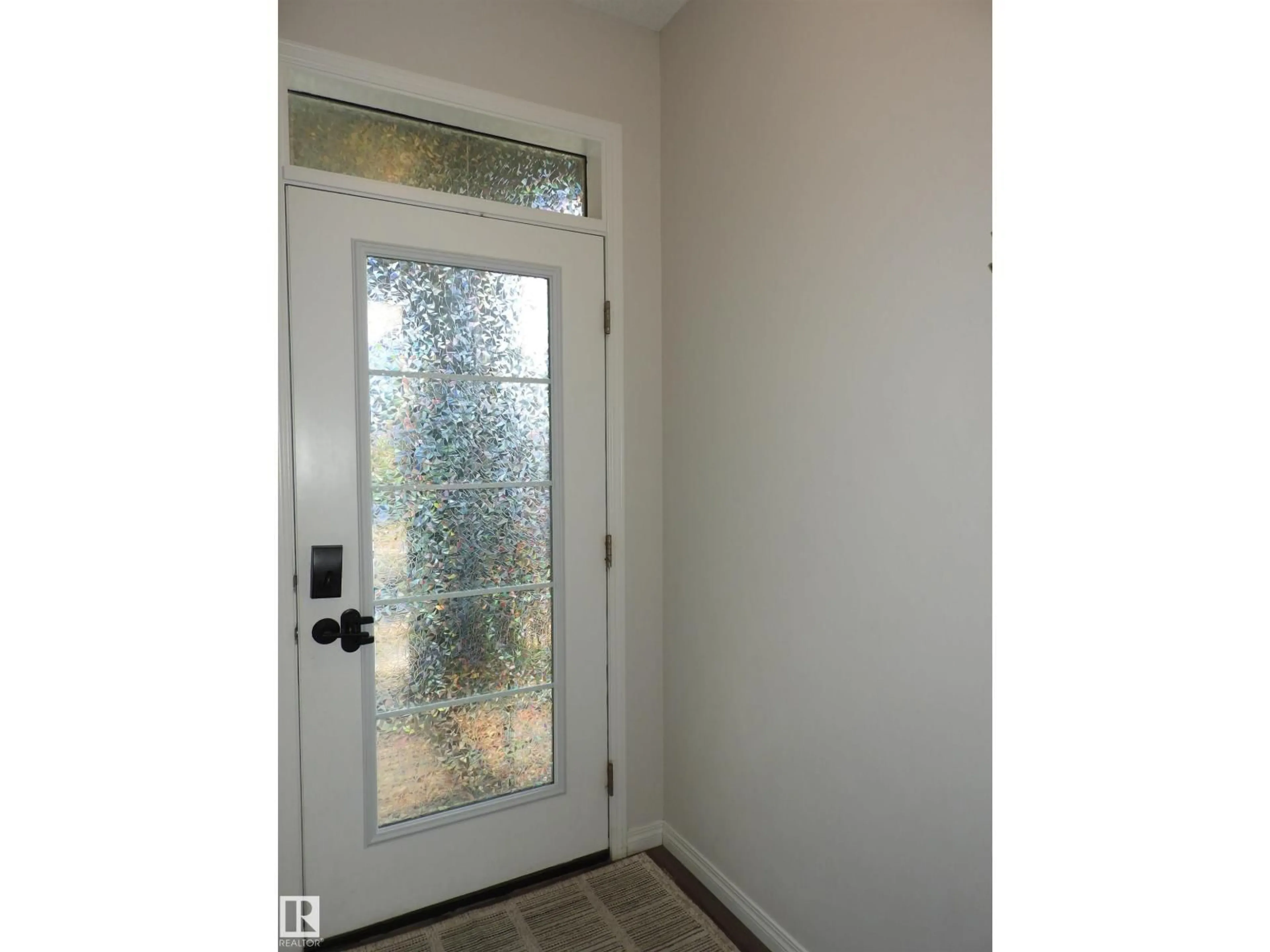 Indoor entryway for 1011 DANIELS LO, Edmonton Alberta T6W4C9