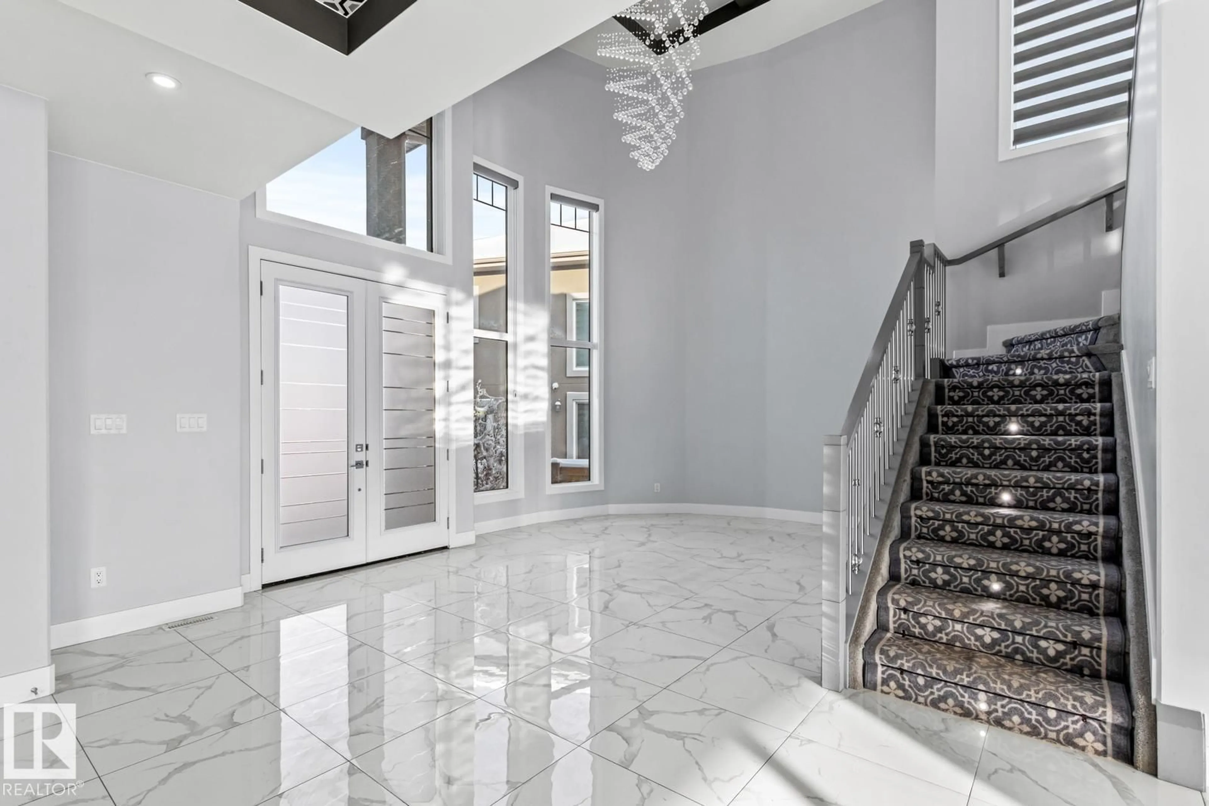 Indoor foyer for 1432 25 ST, Edmonton Alberta T6T1Z9